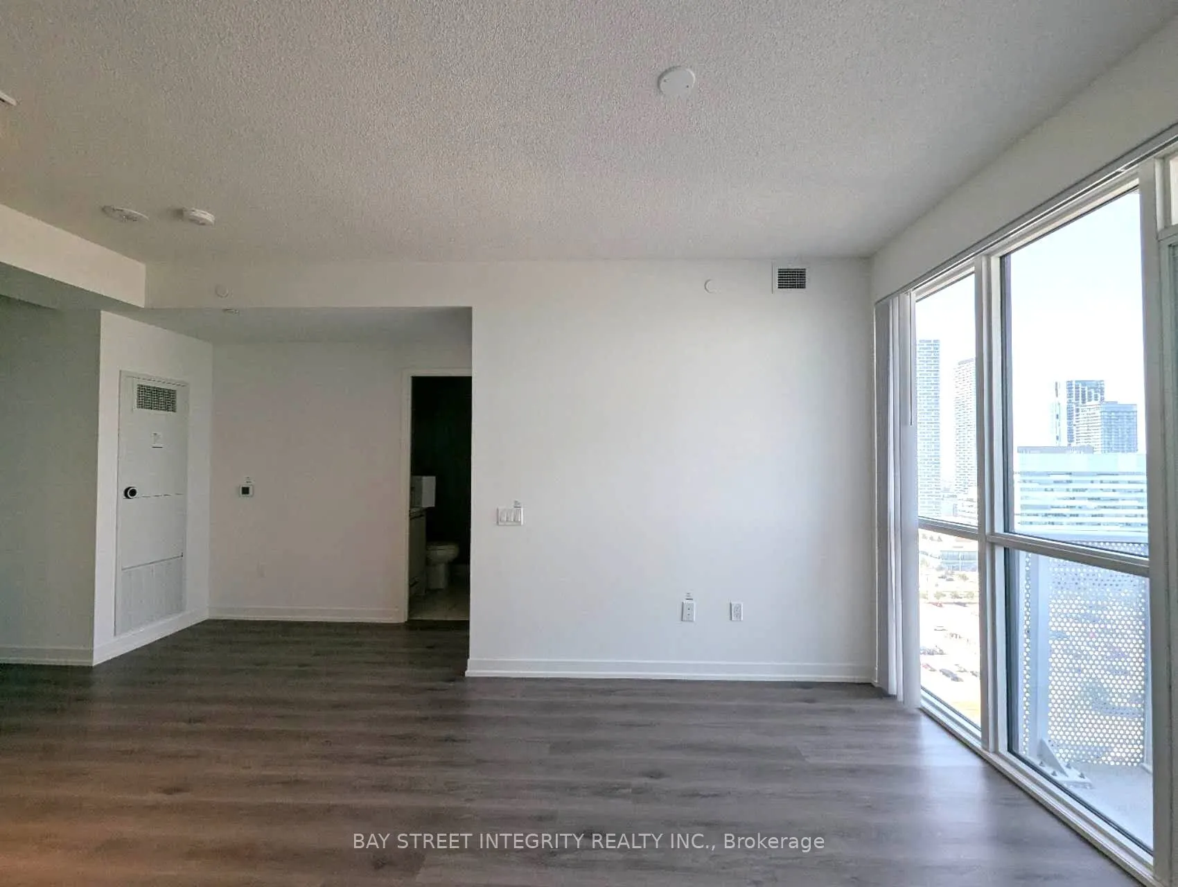 28 Interchange Way, #2605