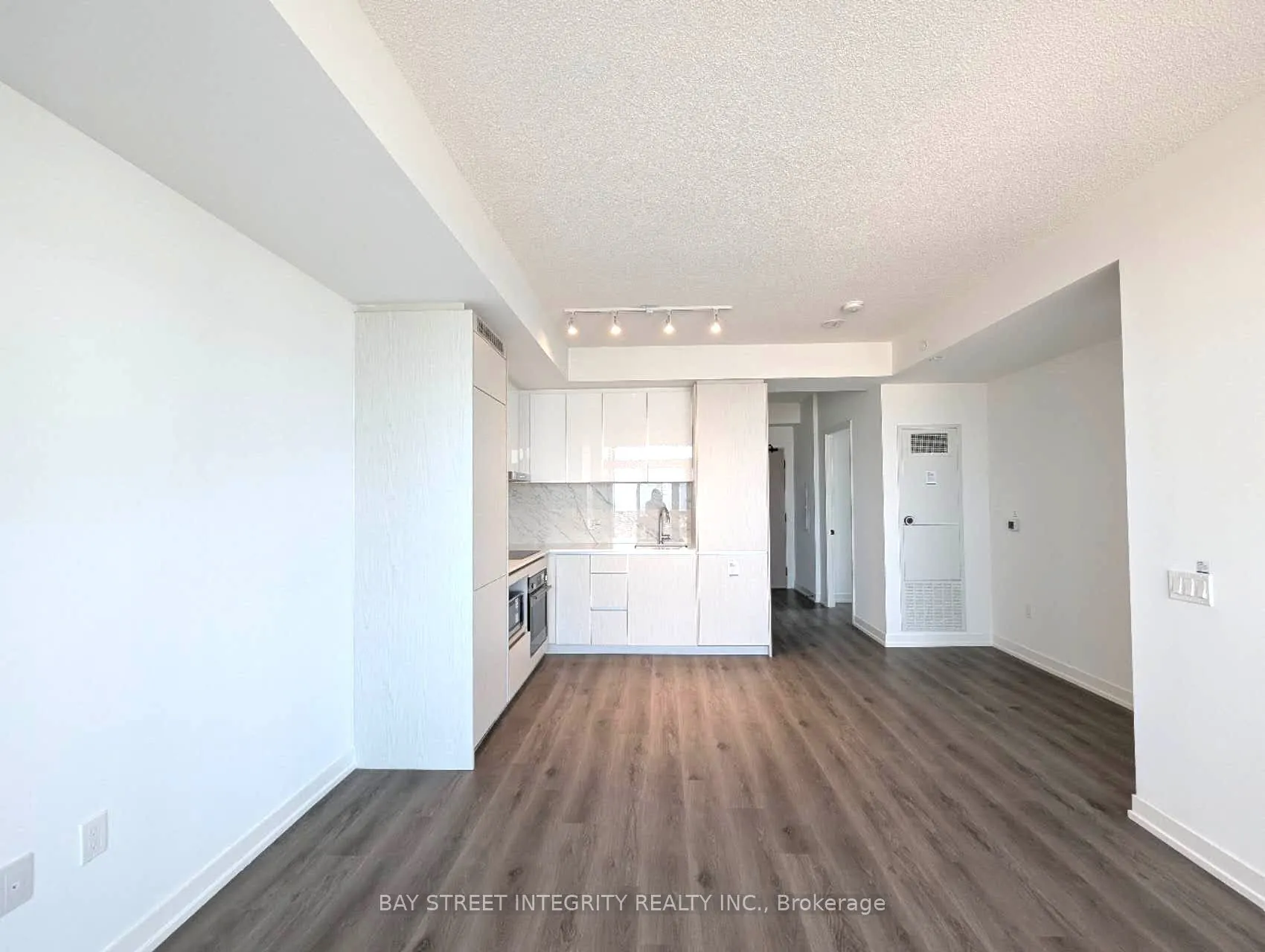 28 Interchange Way, #2605