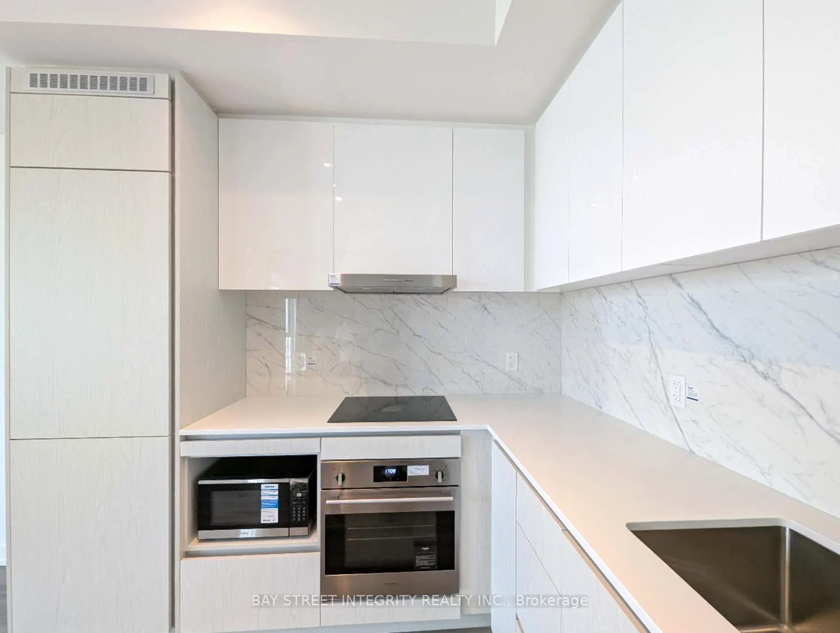 28 Interchange Way, #2605