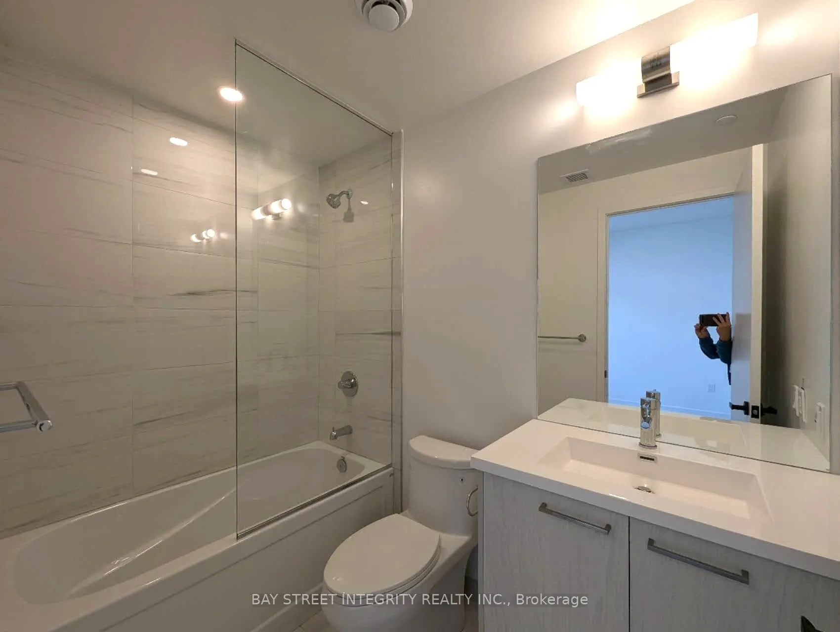 28 Interchange Way, #2605