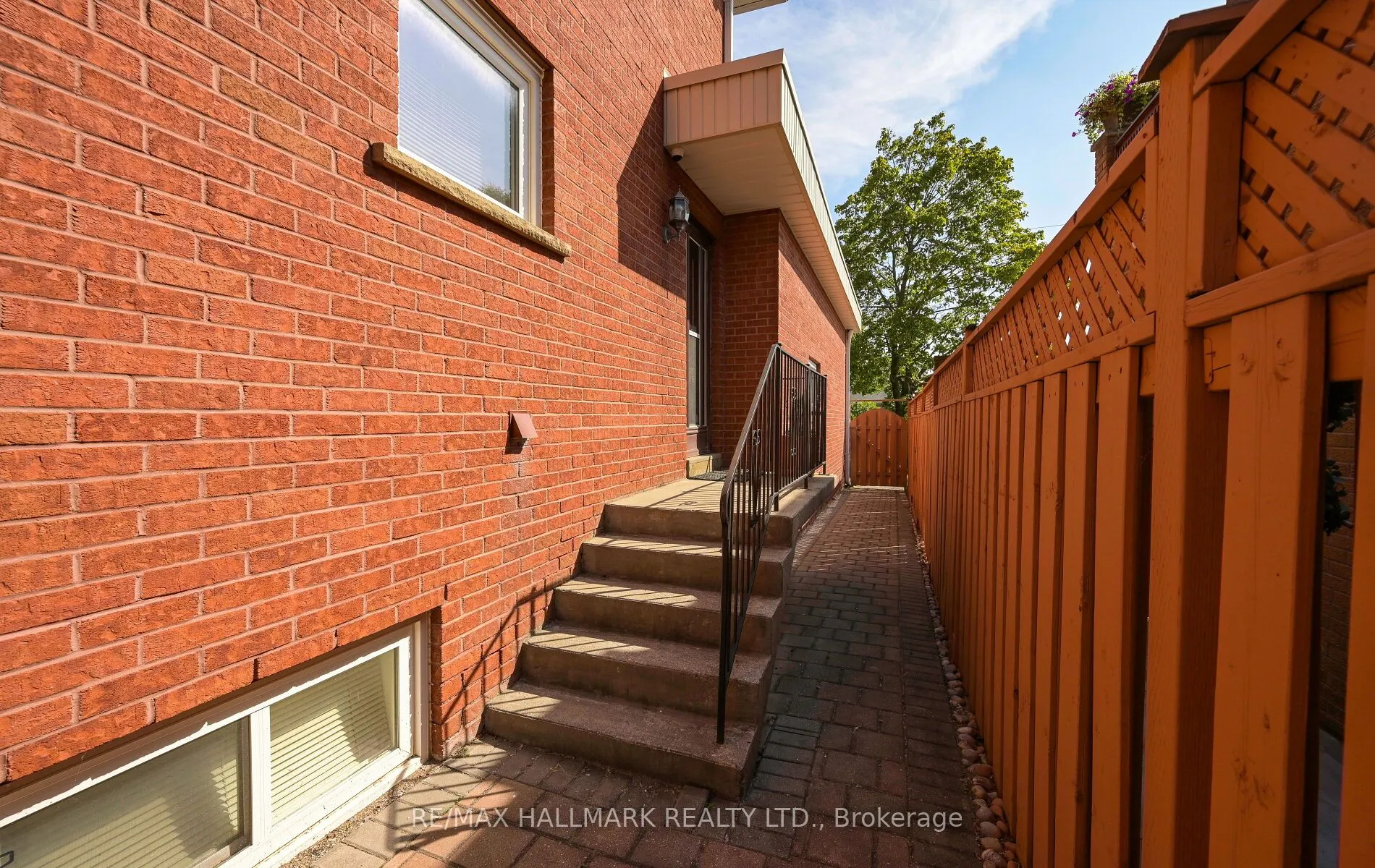30 Oak Avenue