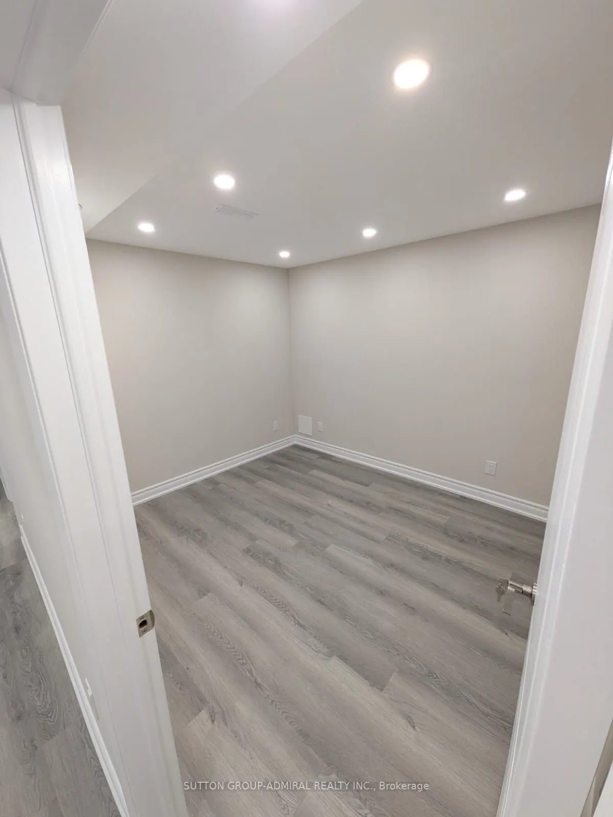 102 Kentledge Avenue
