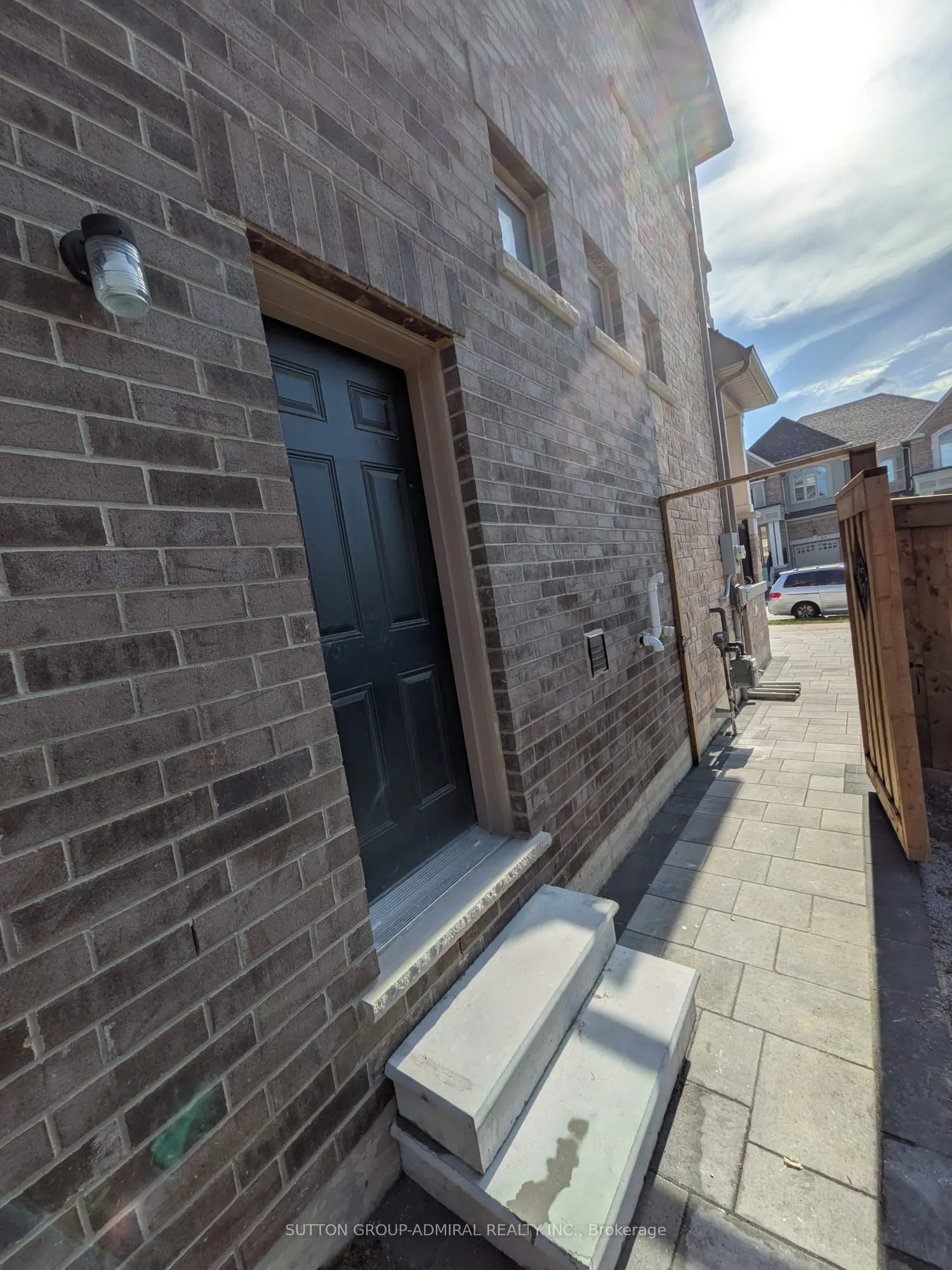 102 Kentledge Avenue