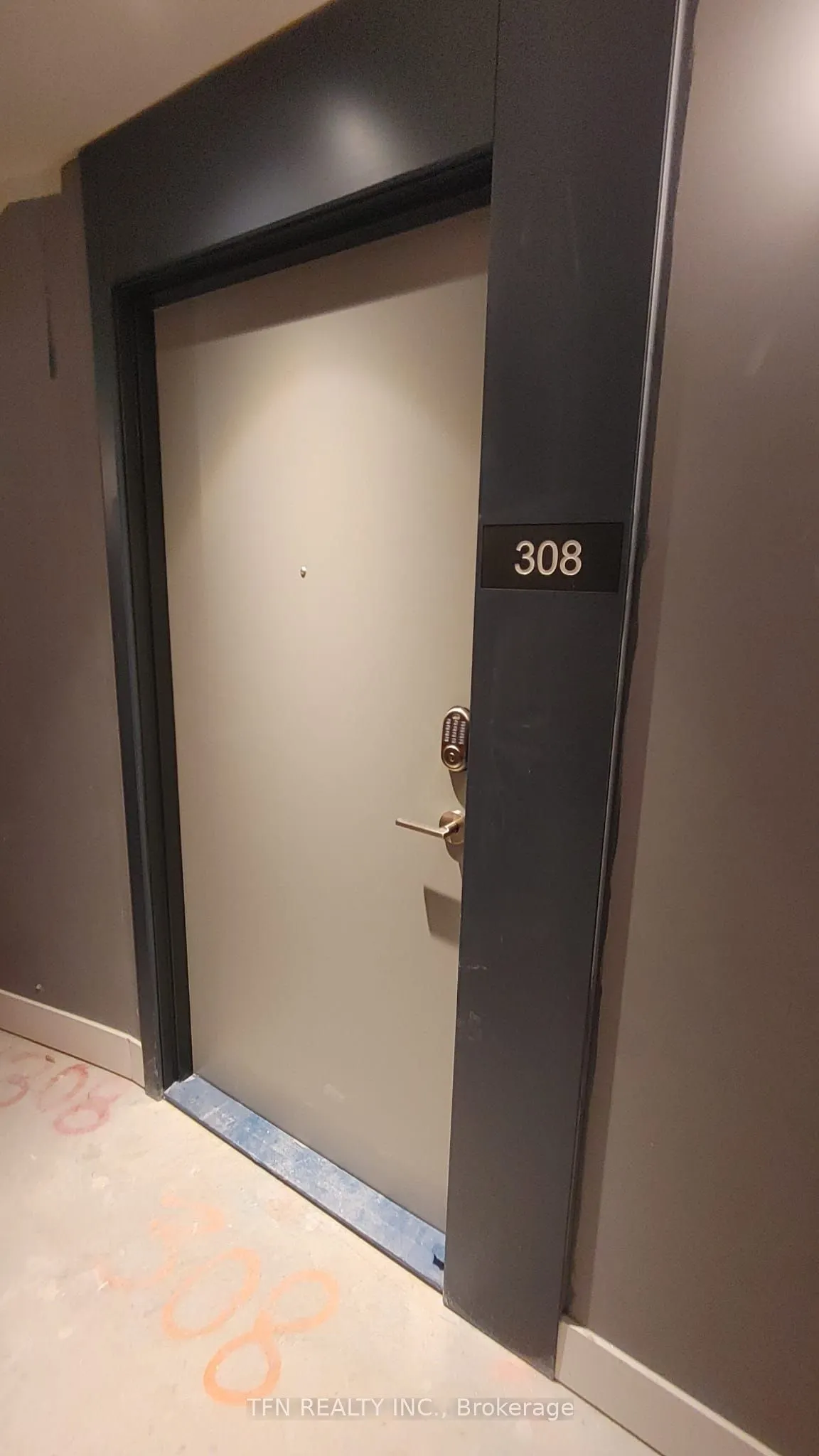 30 Upper Mall Way, #308