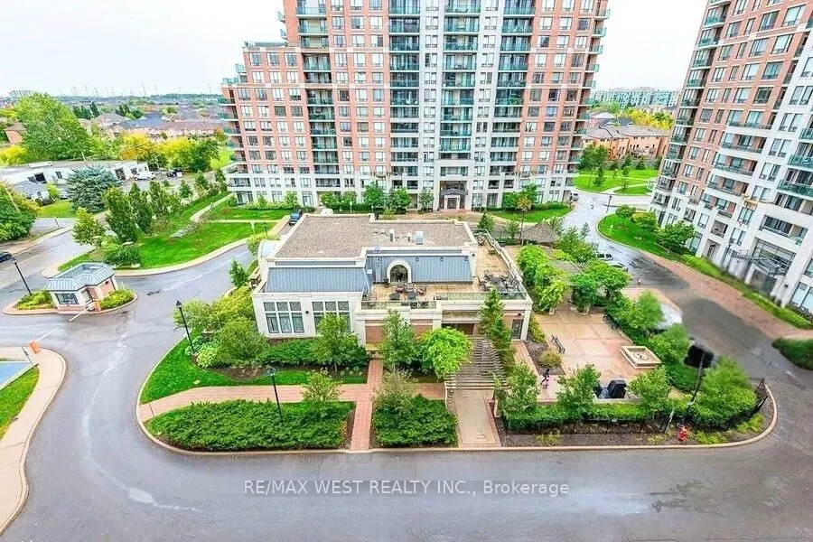 350 Red Maple Road N, #802