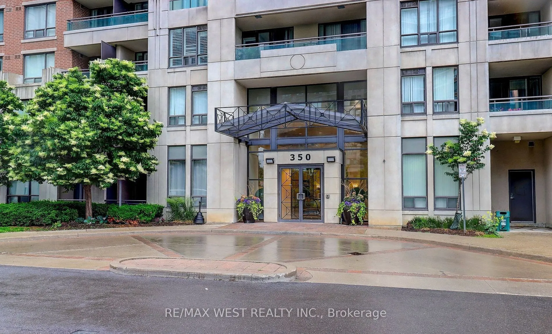 350 Red Maple Road N, #802