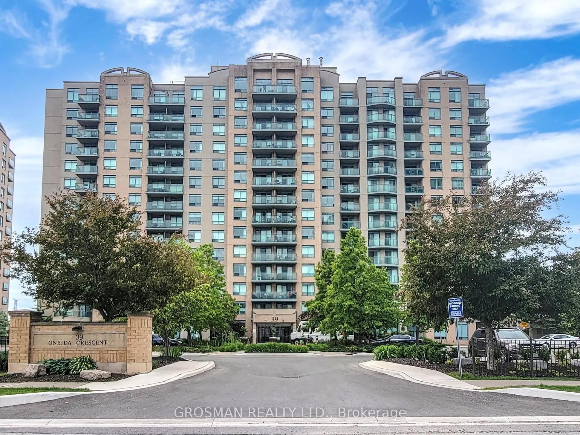 39 Oneida Crescent, #721