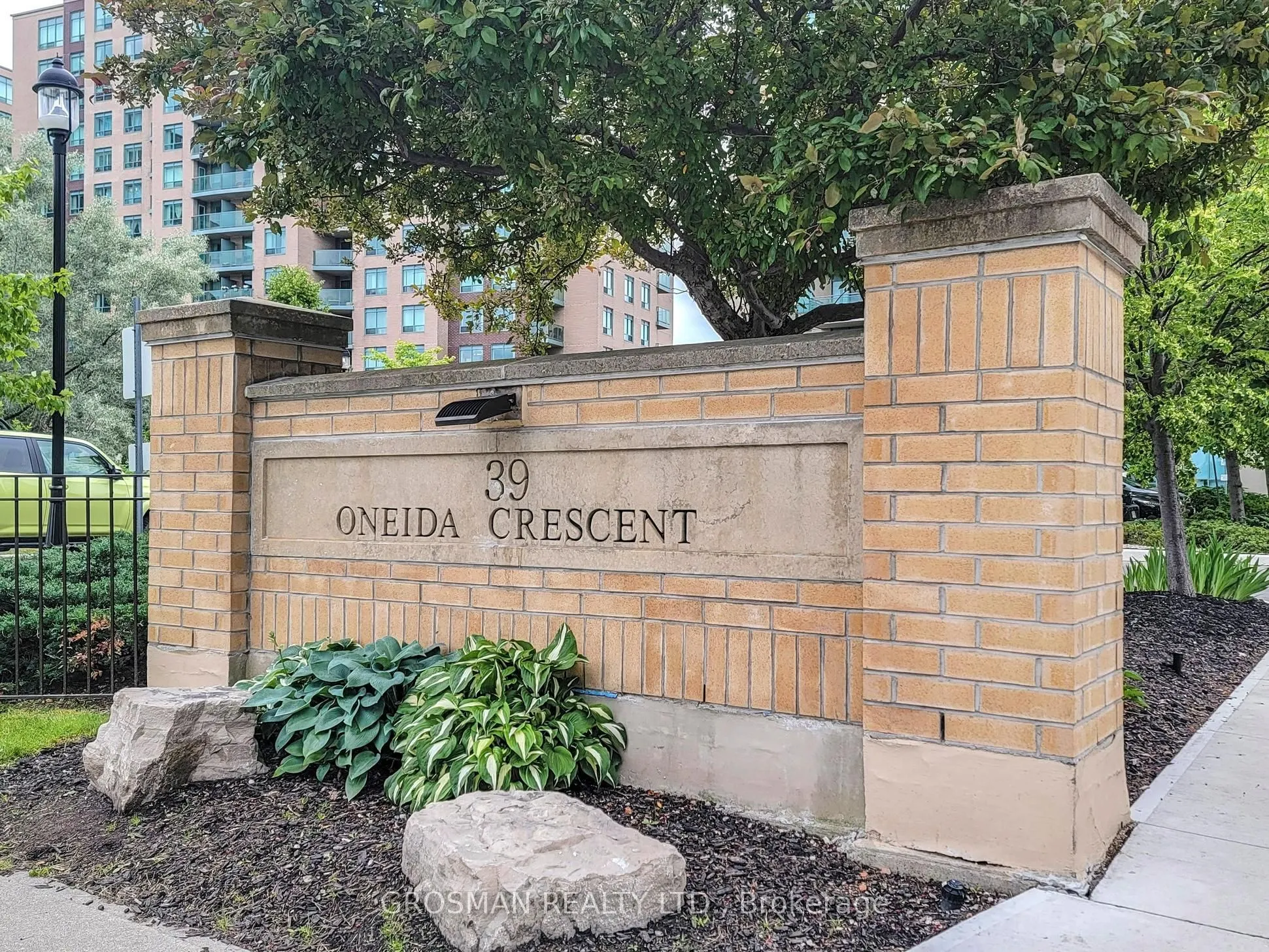 39 Oneida Crescent, #721