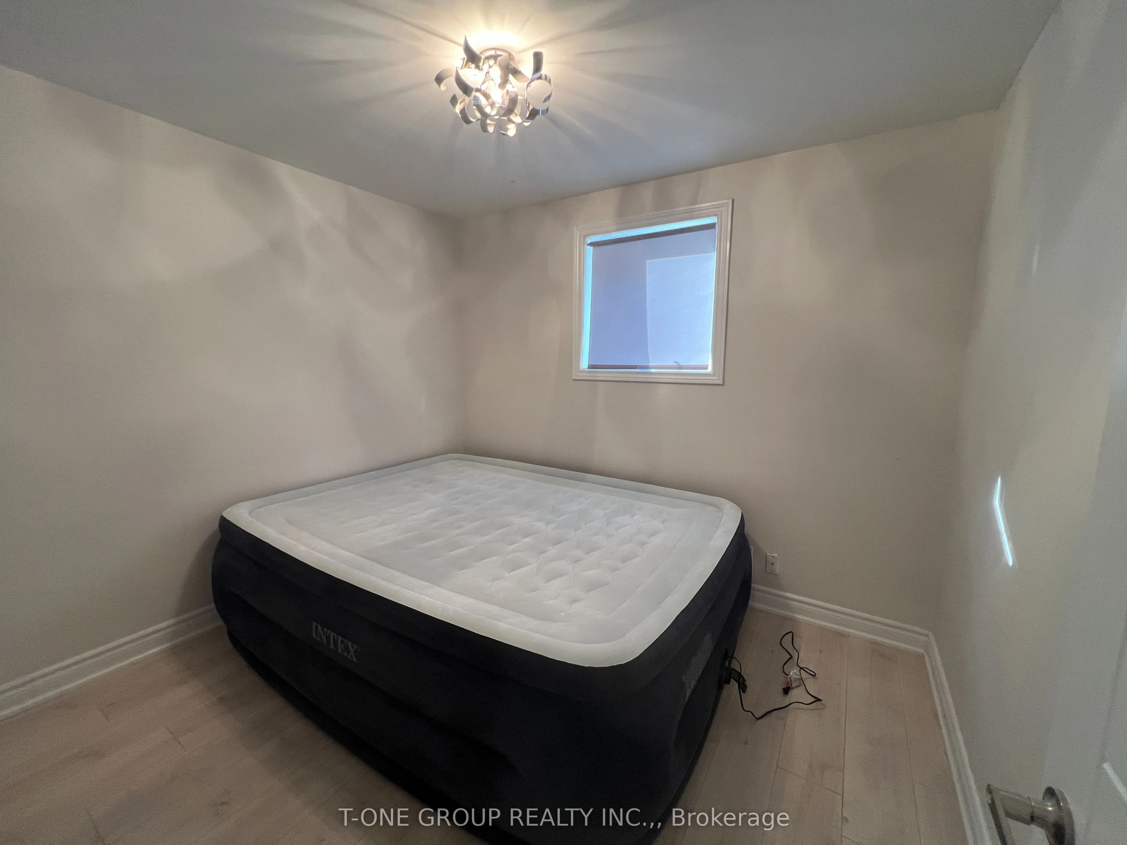 98 Thornton Avenue