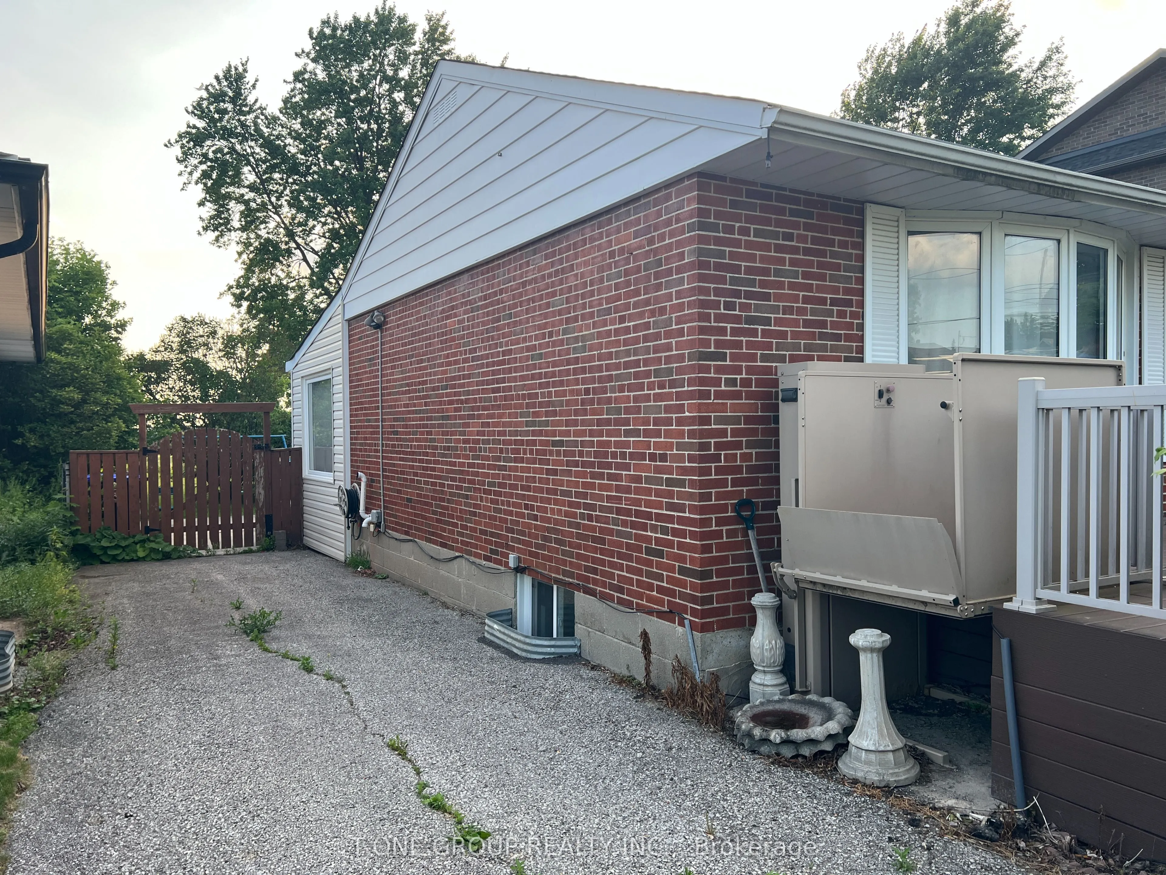 98 Thornton Avenue