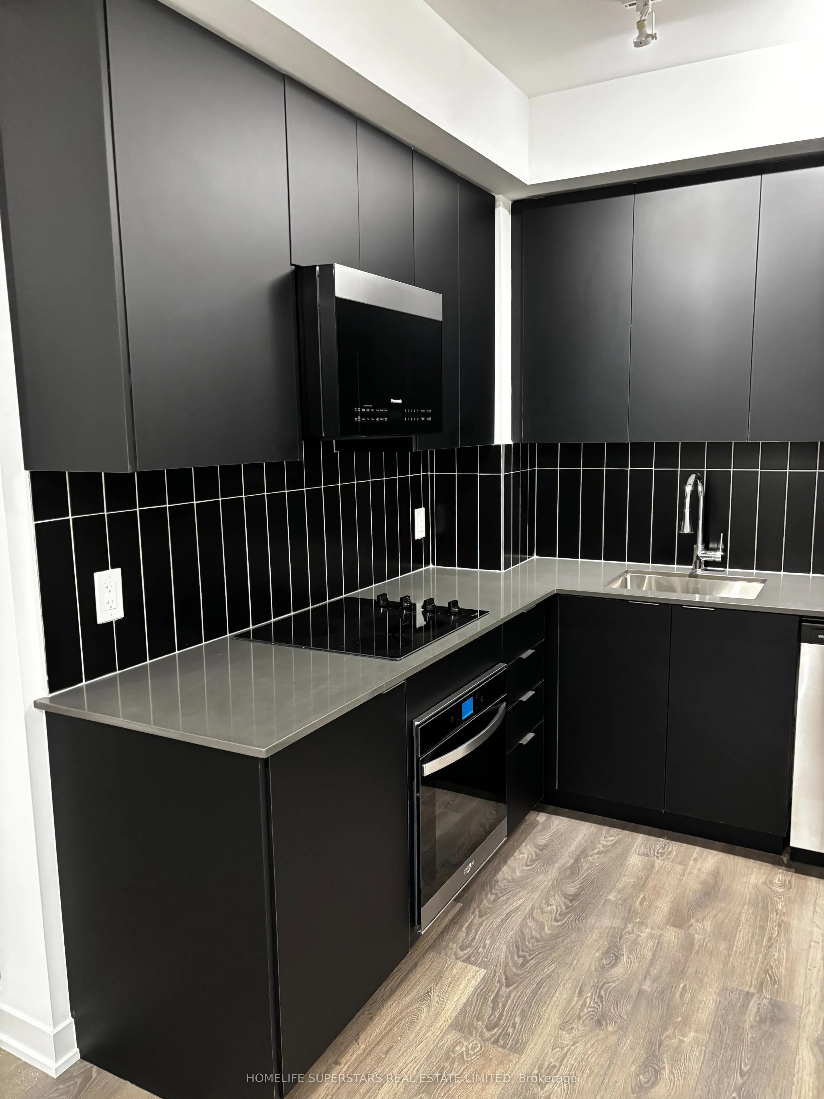 10 Abeja Street, #320