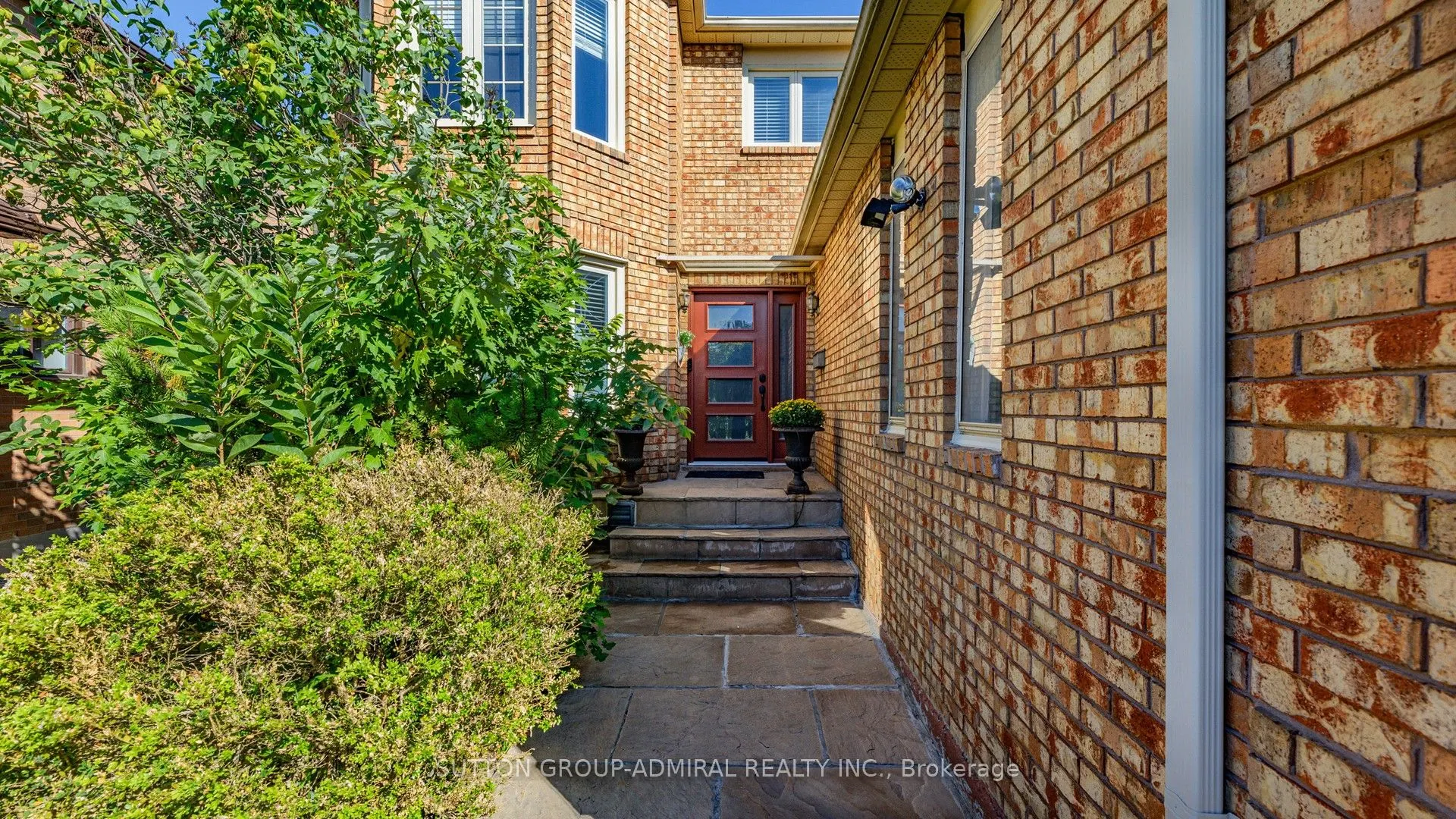 25 Flamingo Road