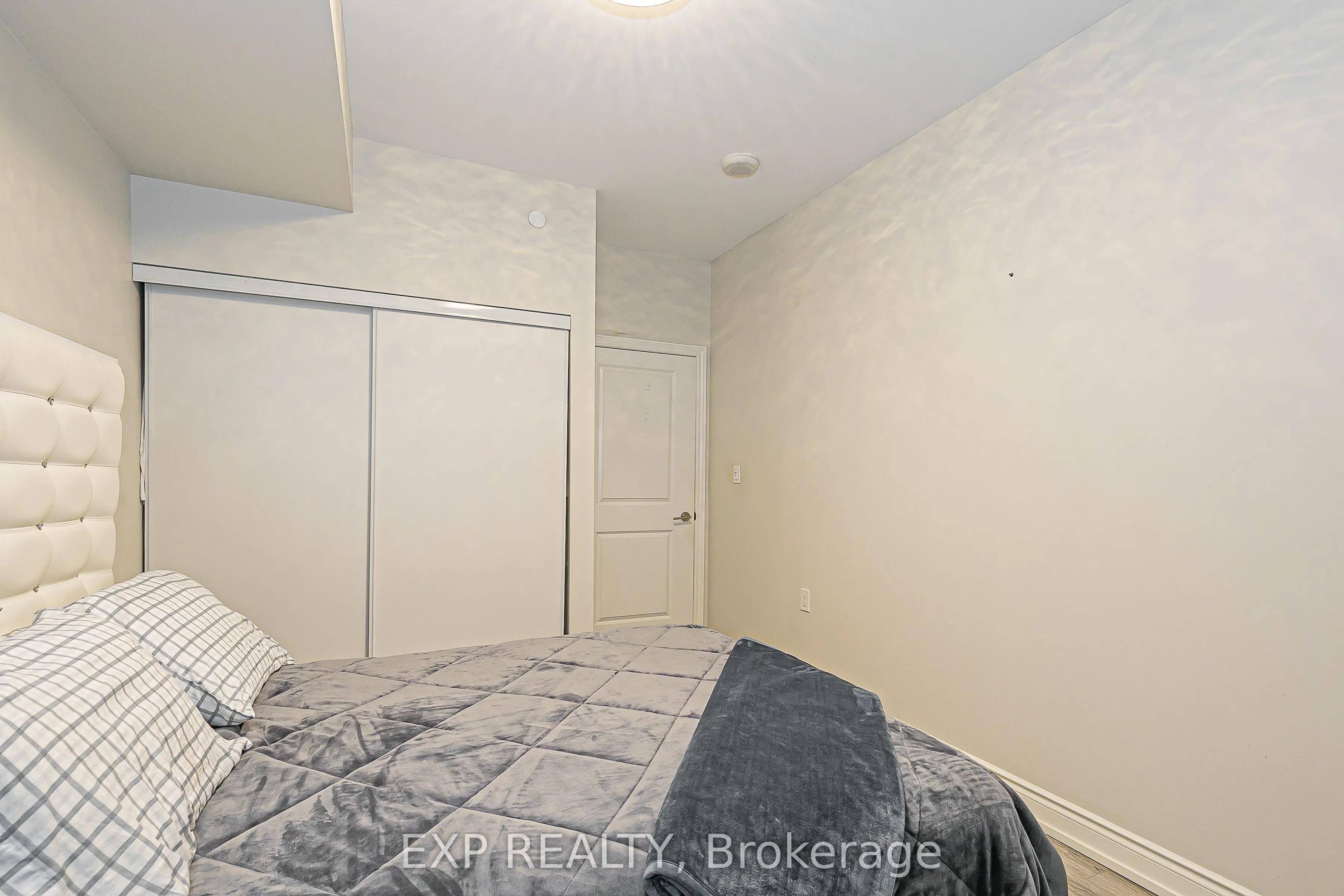 9608 Yonge Street, #1005