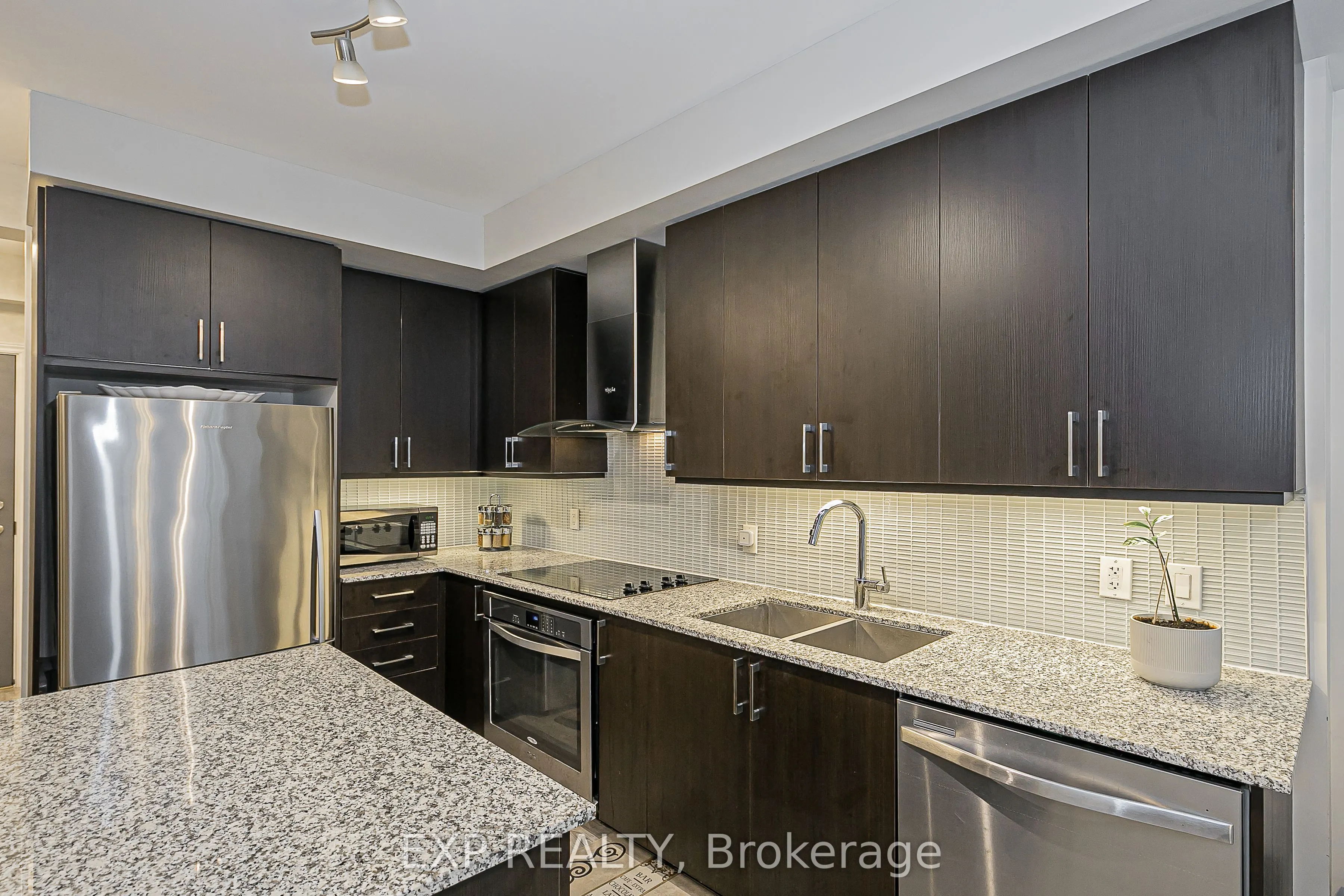 9608 Yonge Street, #1005