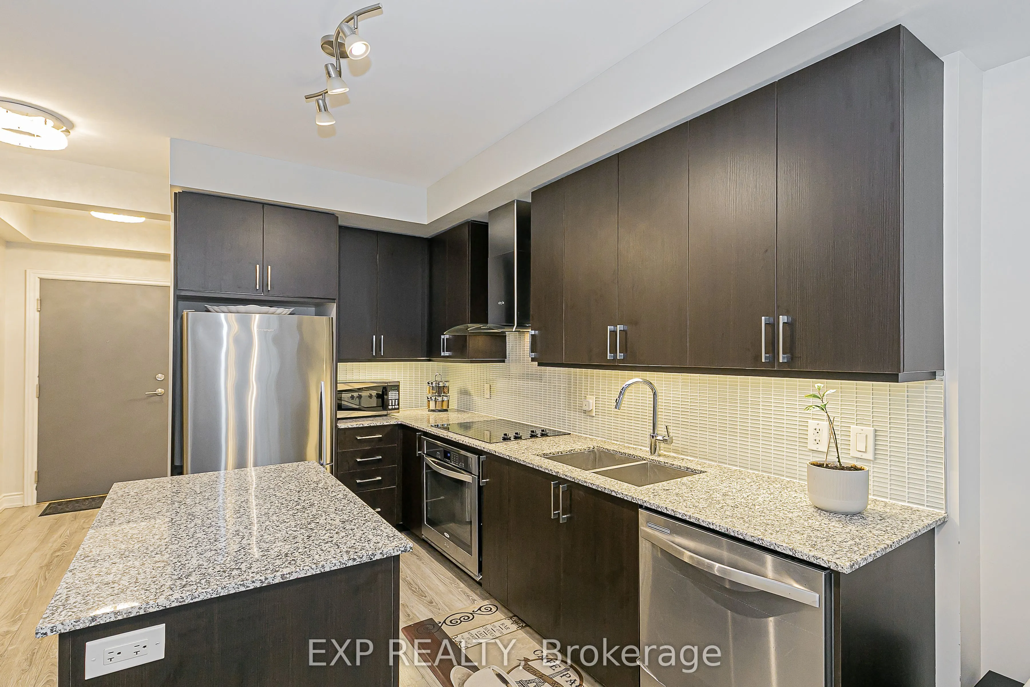 9608 Yonge Street, #1005