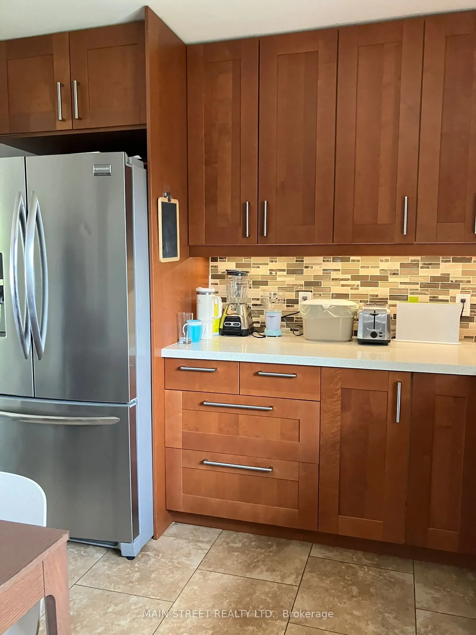 88 KULPIN Avenue, #MAIN FLR