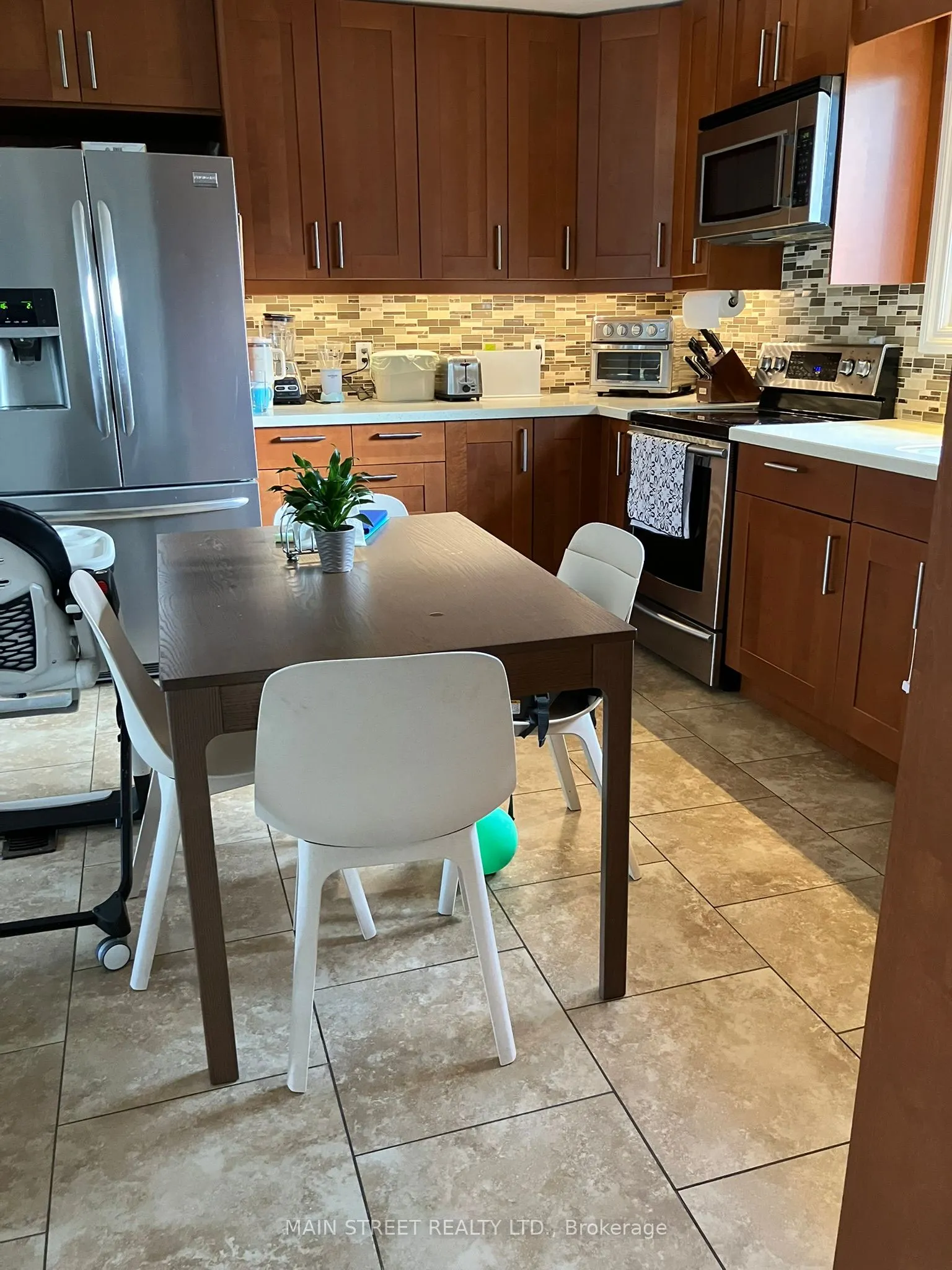 88 KULPIN Avenue, #MAIN FLR