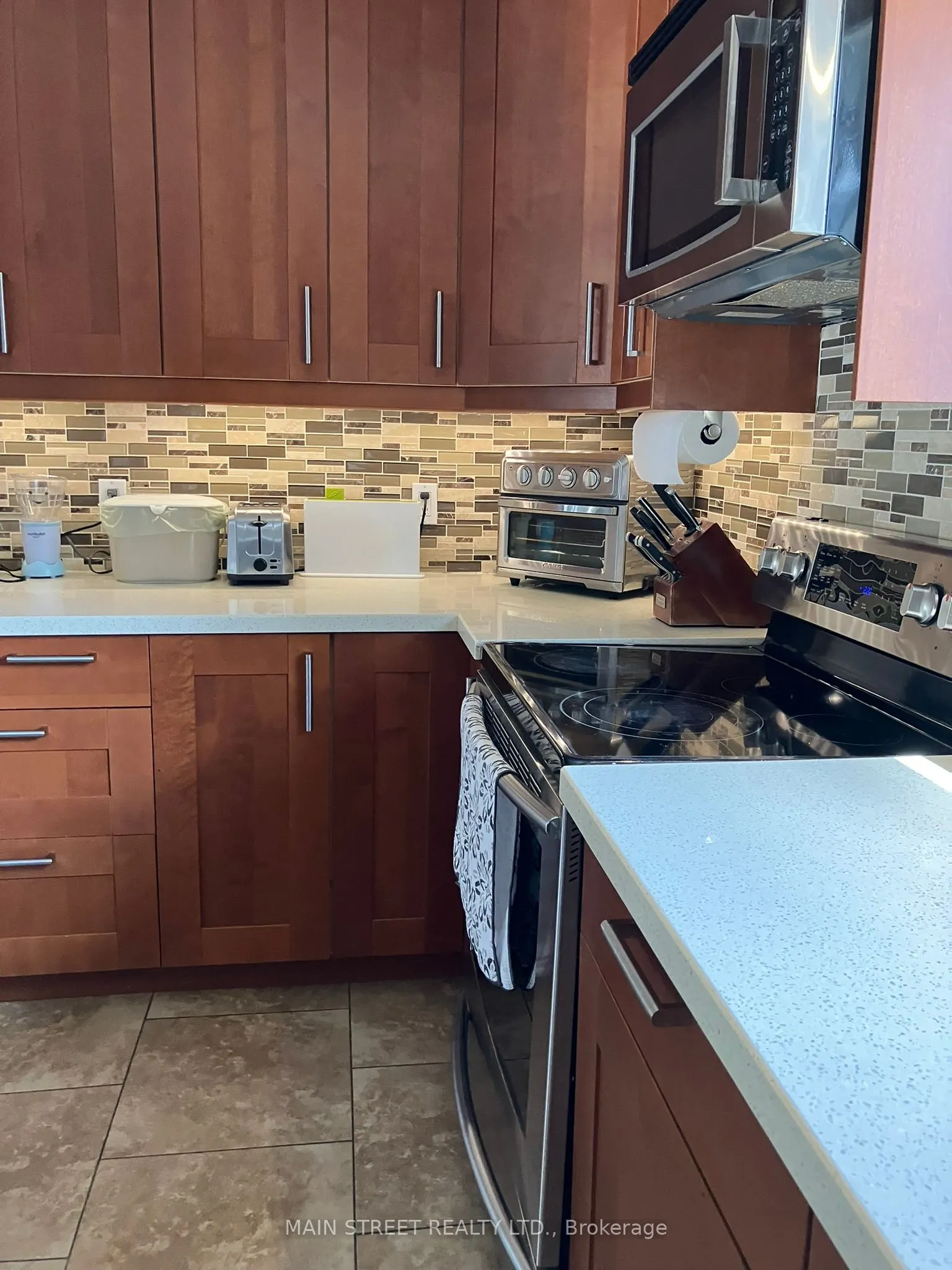 88 KULPIN Avenue, #MAIN FLR