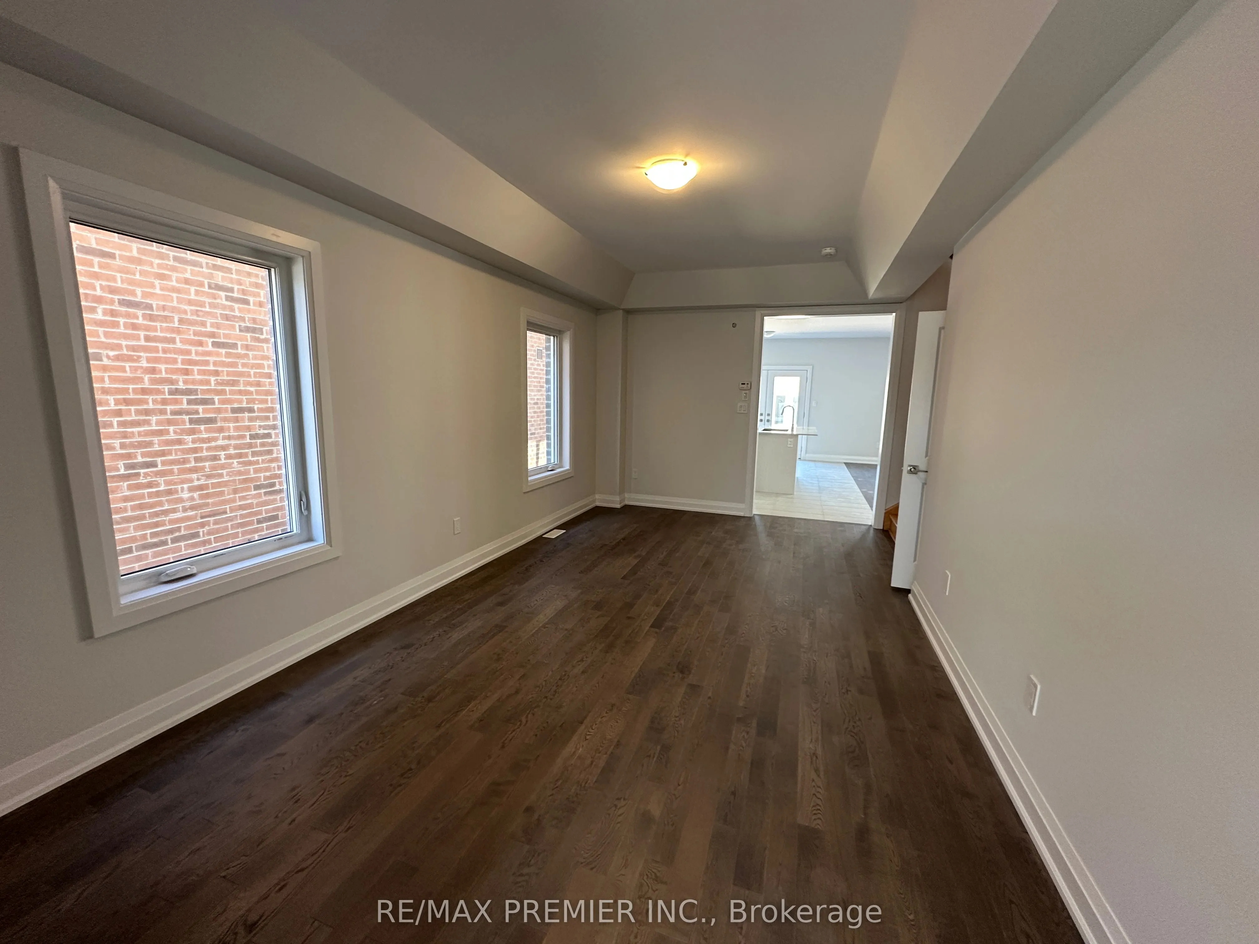 6 La Reine Avenue