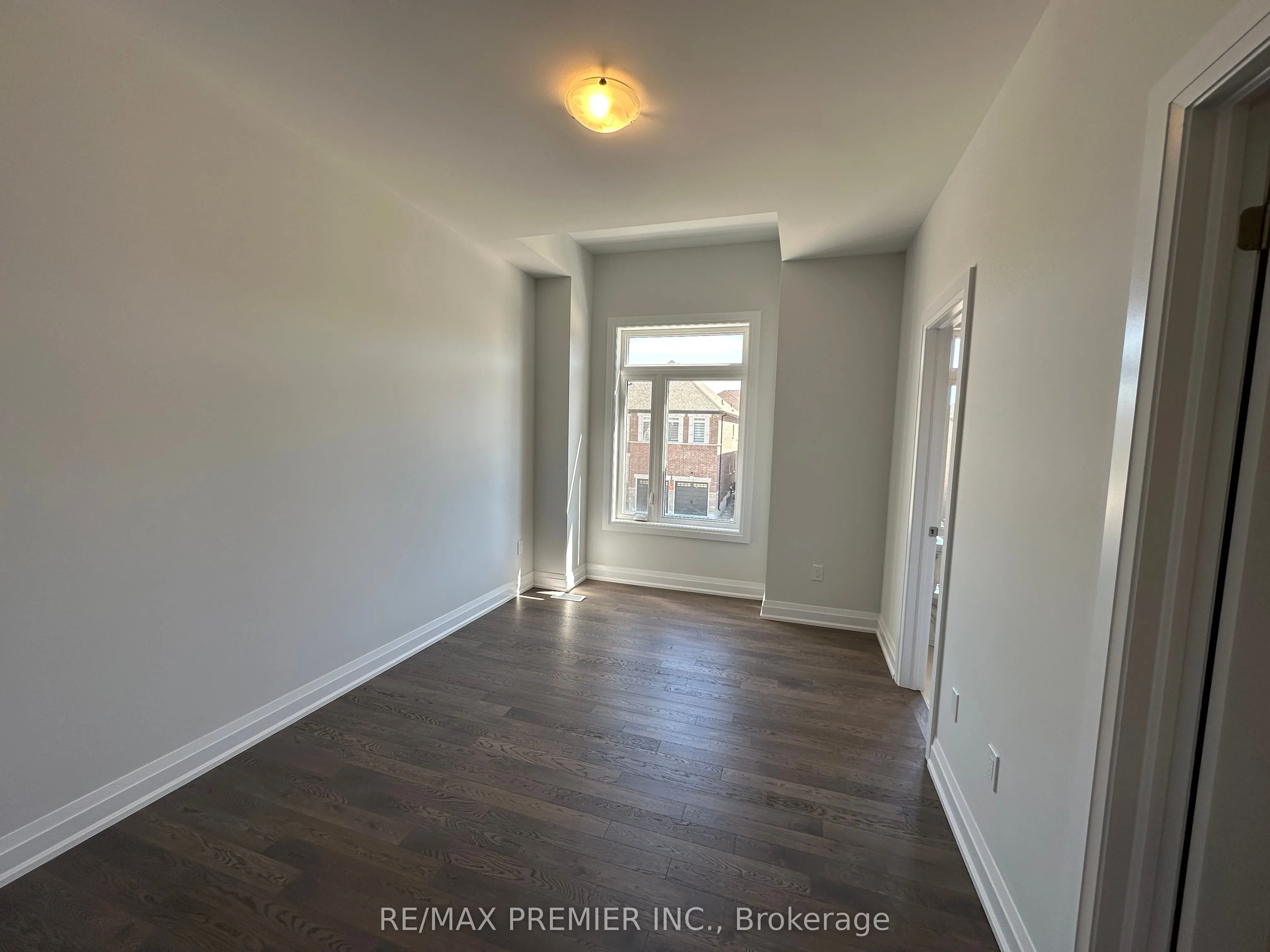 6 La Reine Avenue