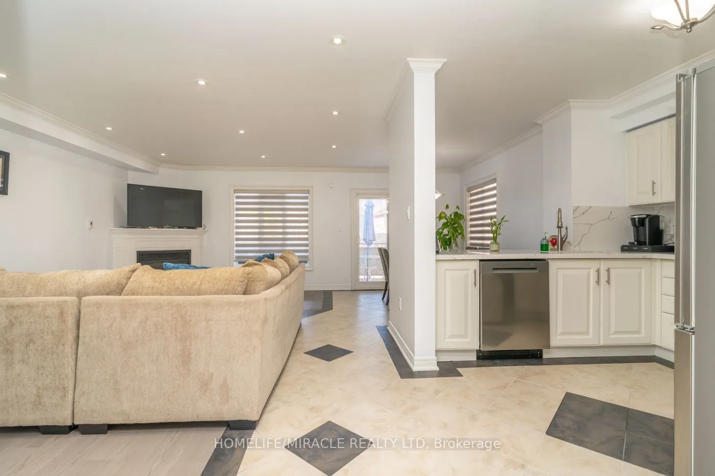 60 Forest Fountain Drive