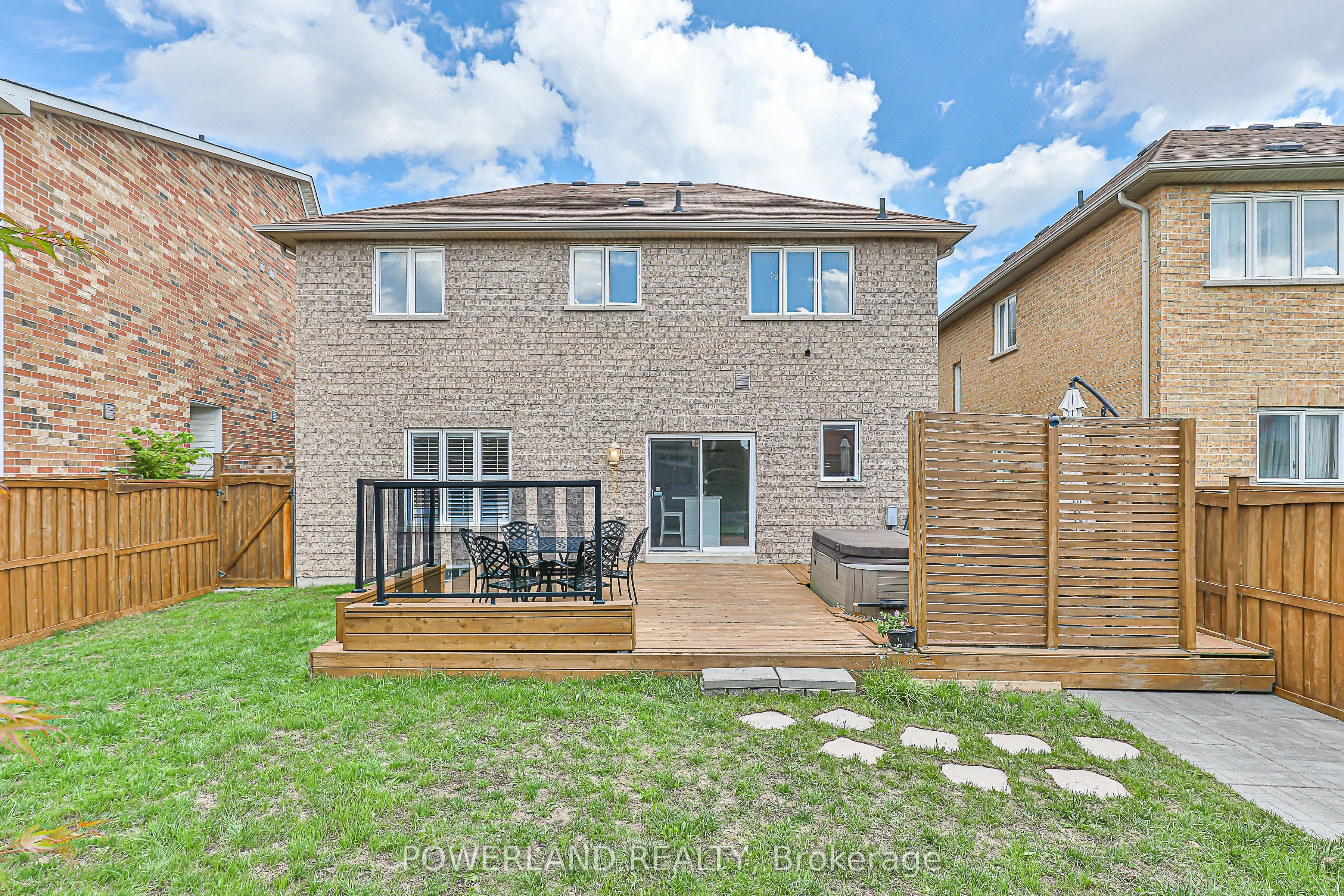 32 Ralph Chalmers Avenue