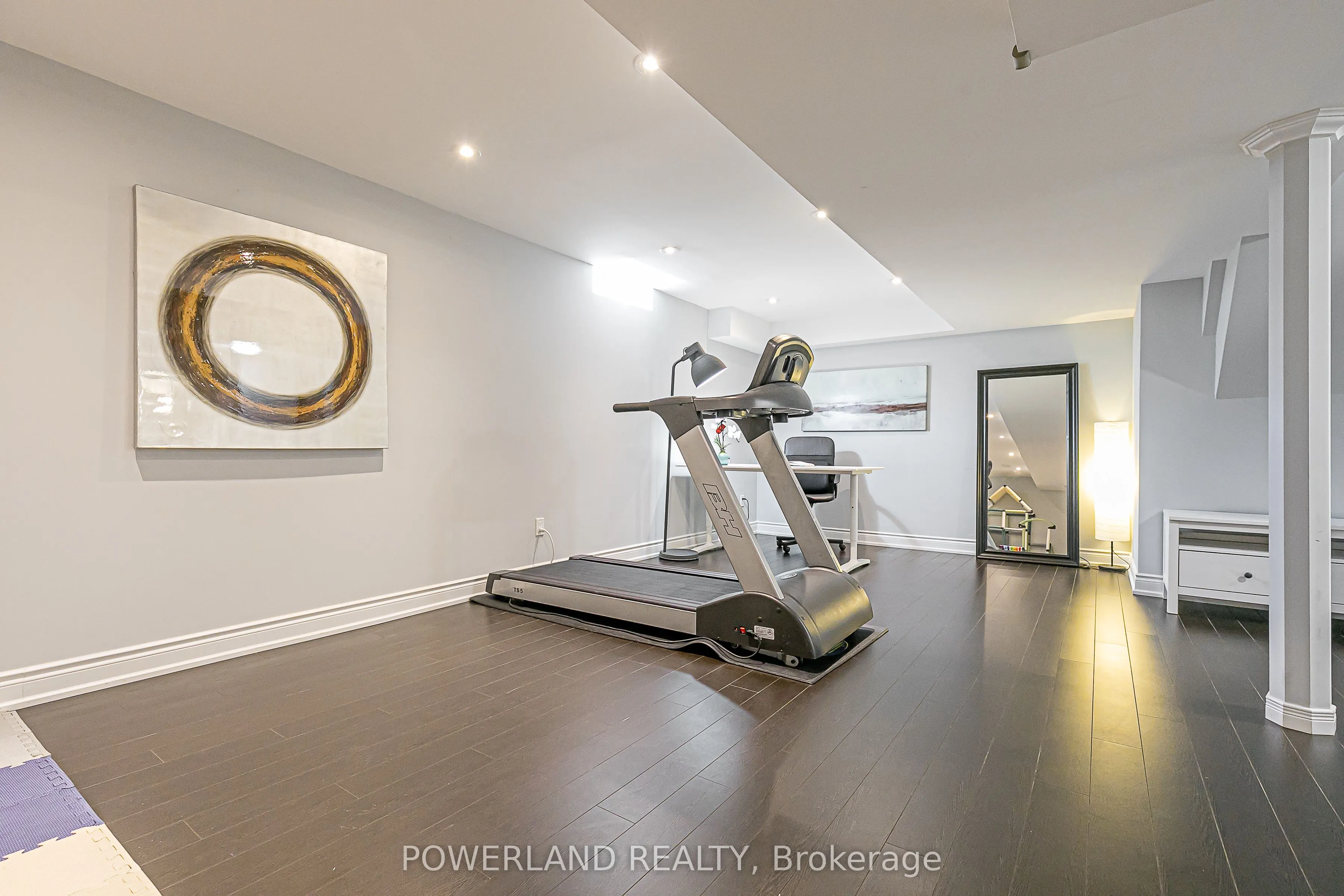 32 Ralph Chalmers Avenue