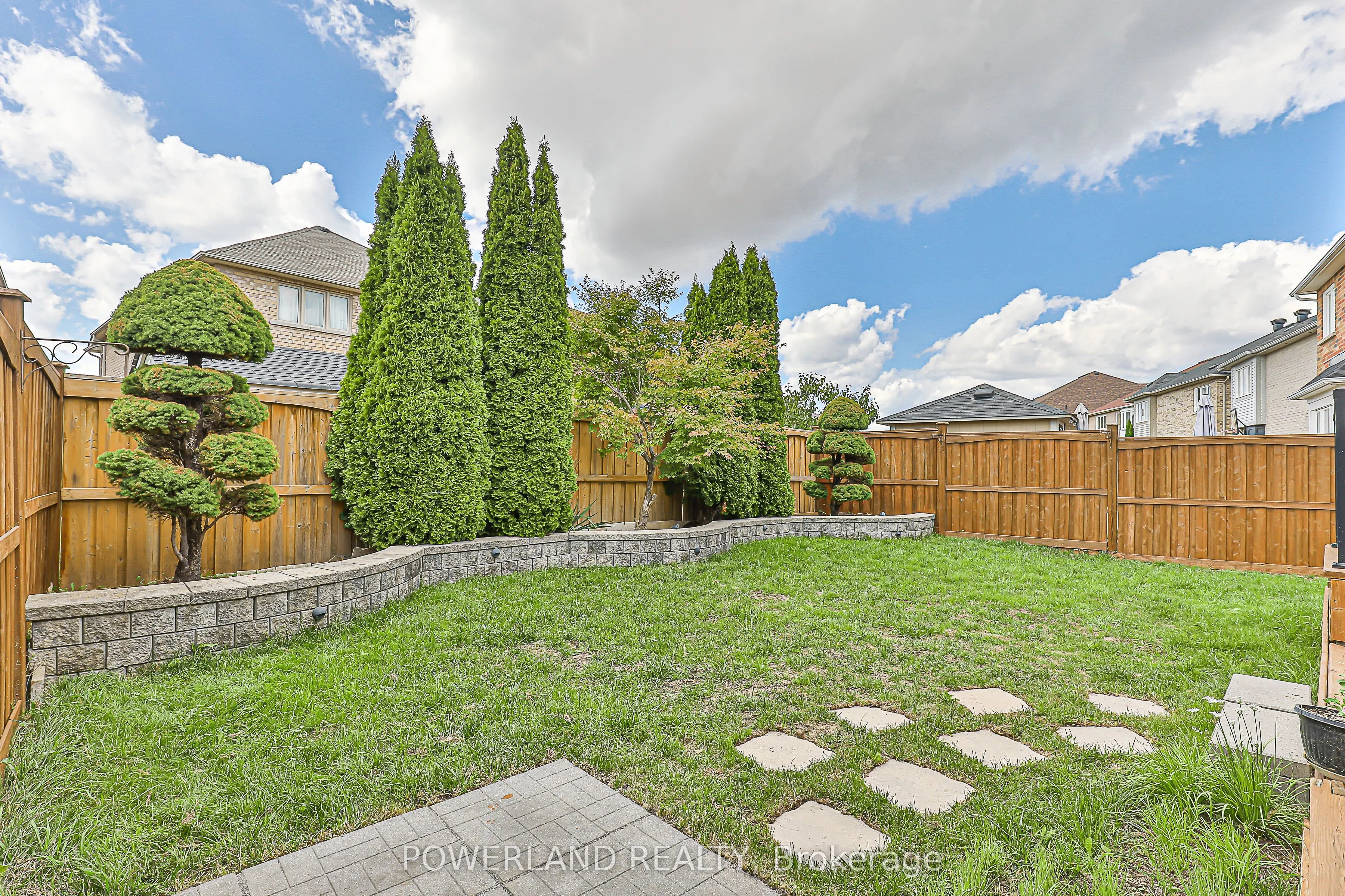 32 Ralph Chalmers Avenue