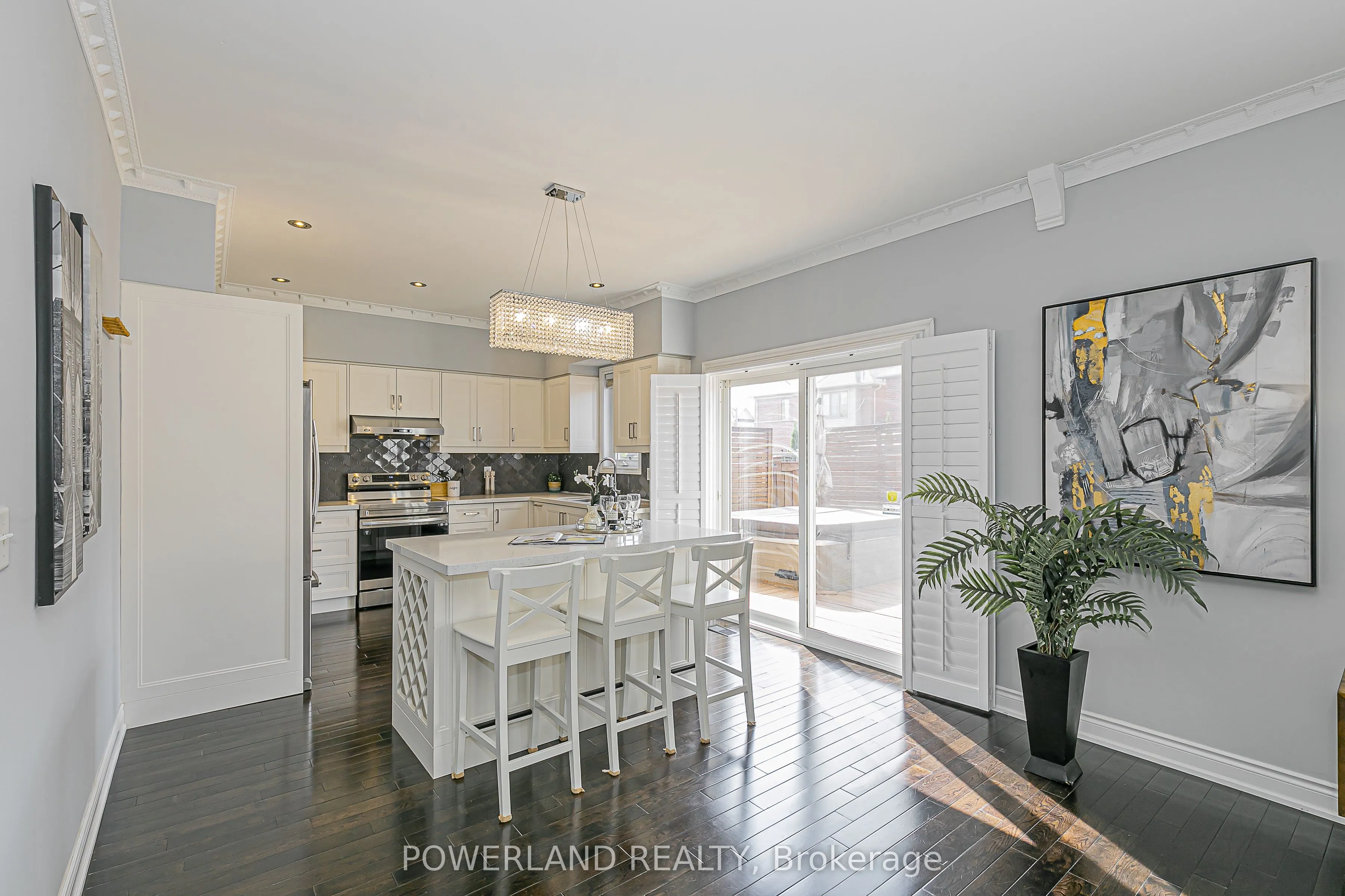 32 Ralph Chalmers Avenue