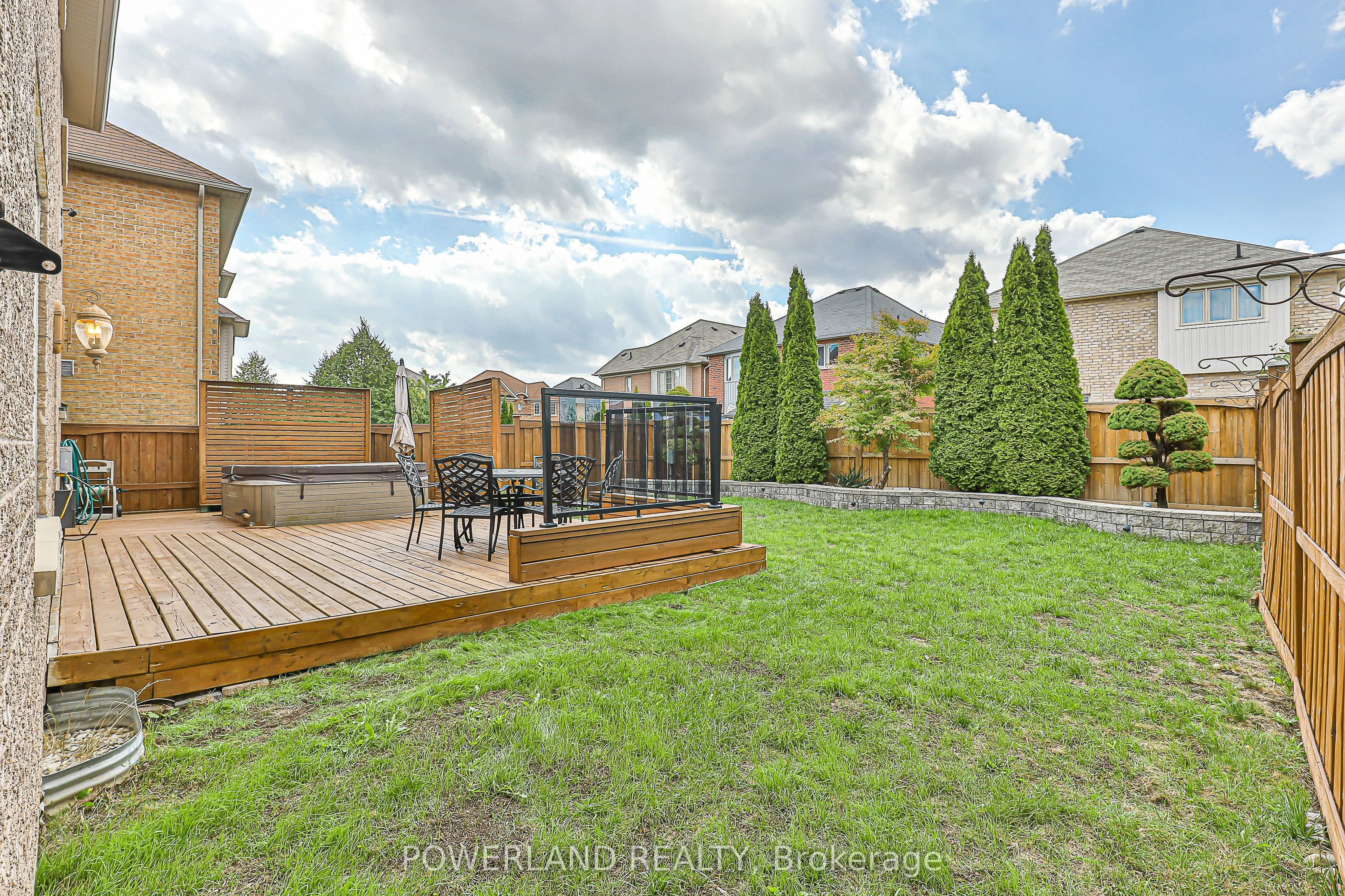32 Ralph Chalmers Avenue