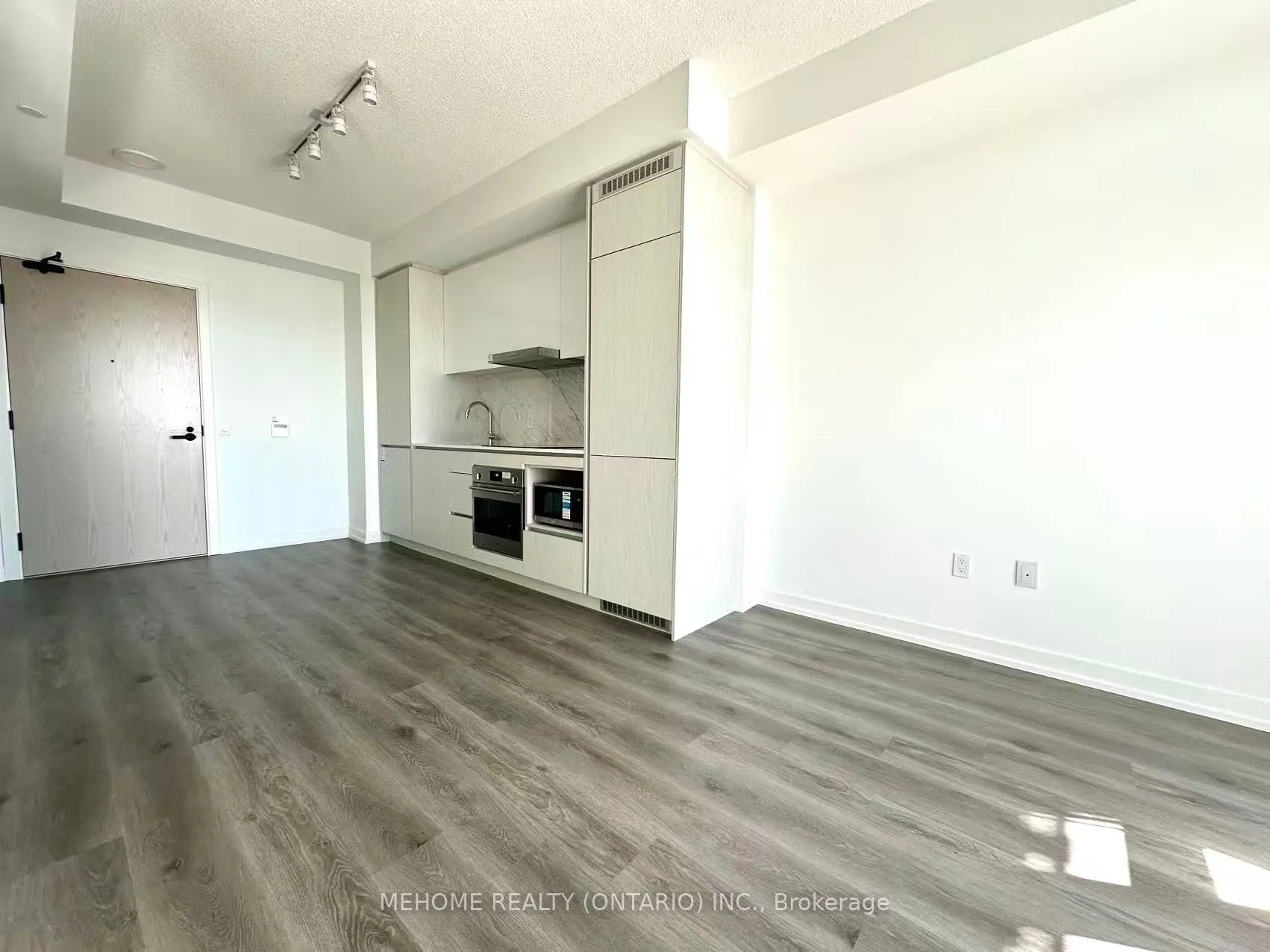 28 Interchange Way, #4211