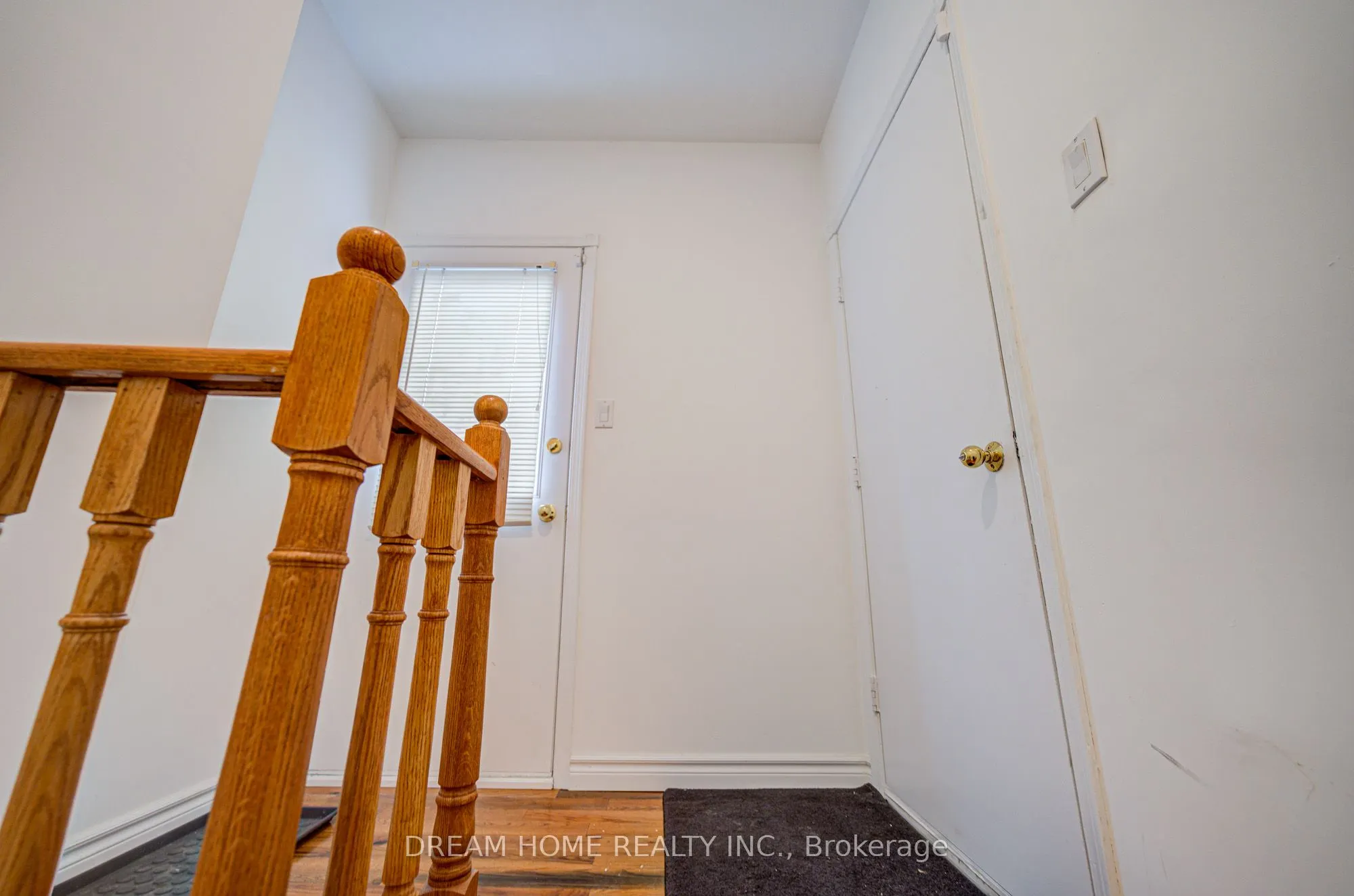 352 Kennedy Street W