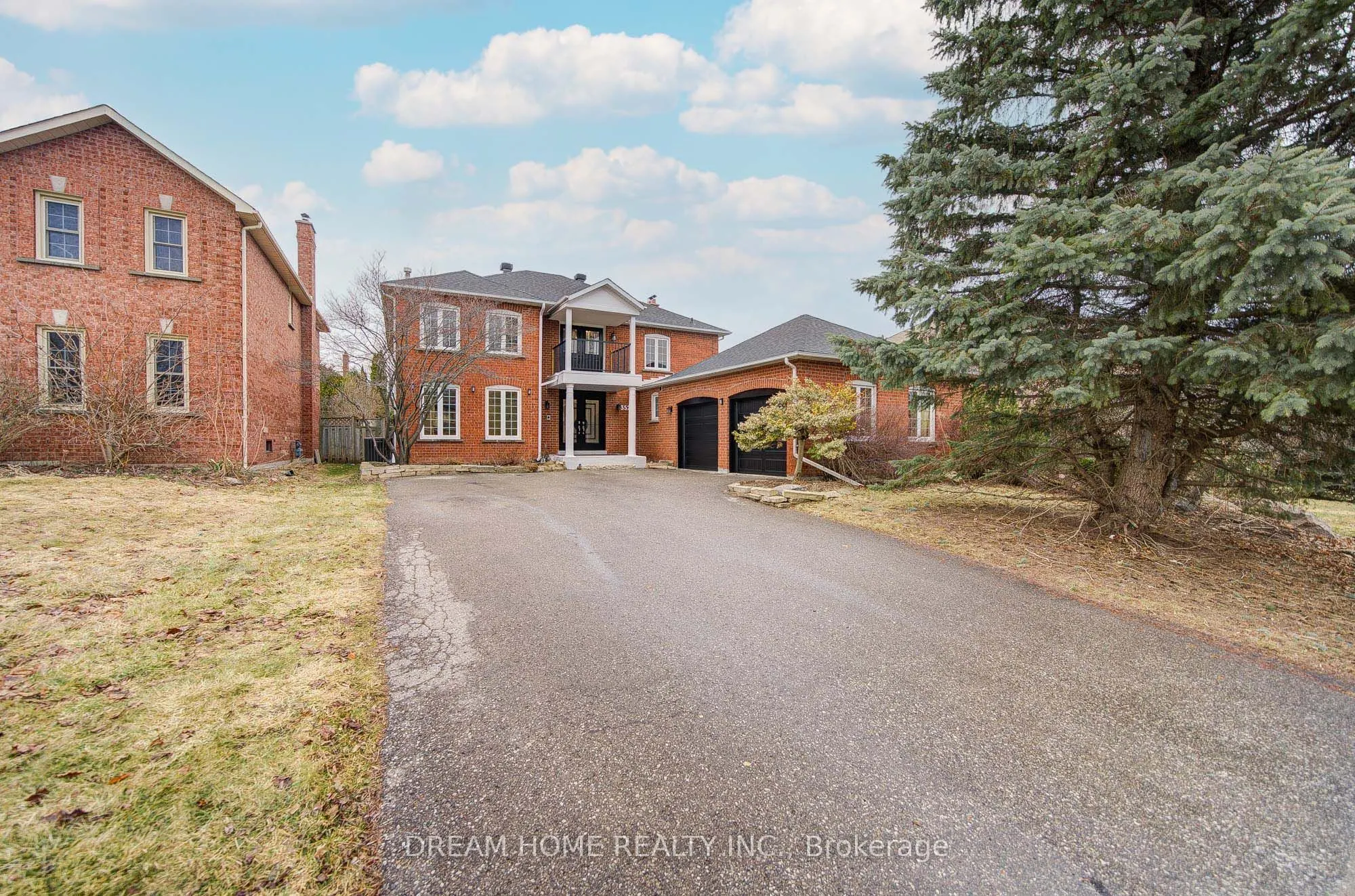 352 Kennedy Street W