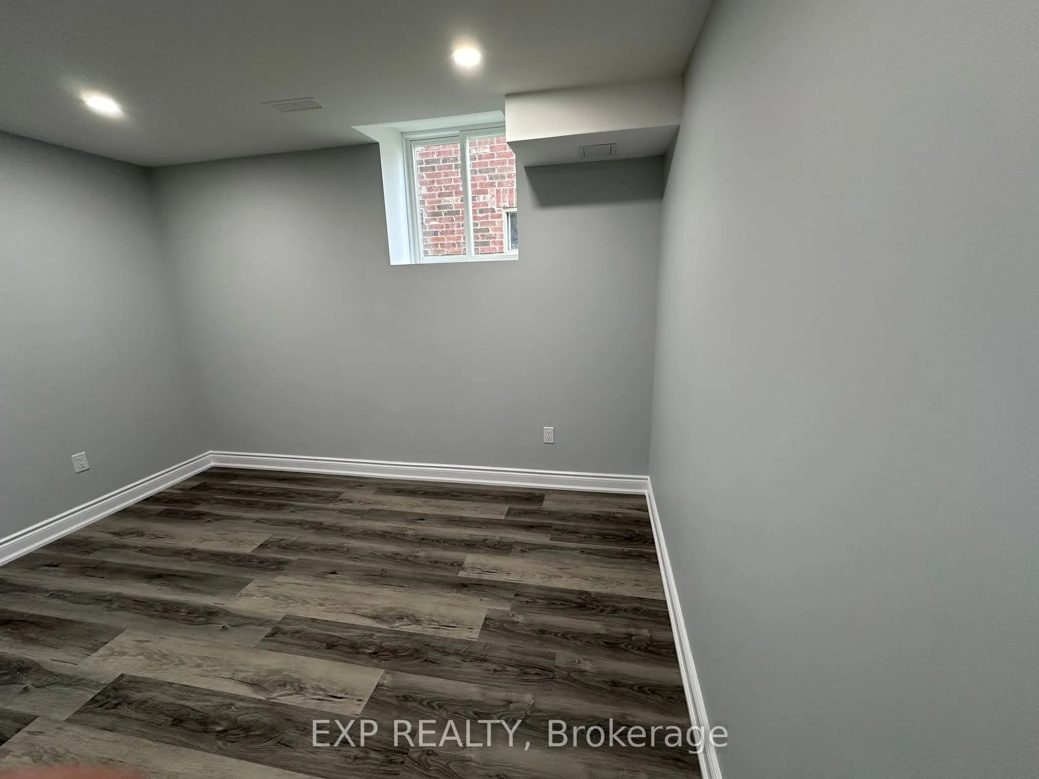 31 Lorne Thomas Place