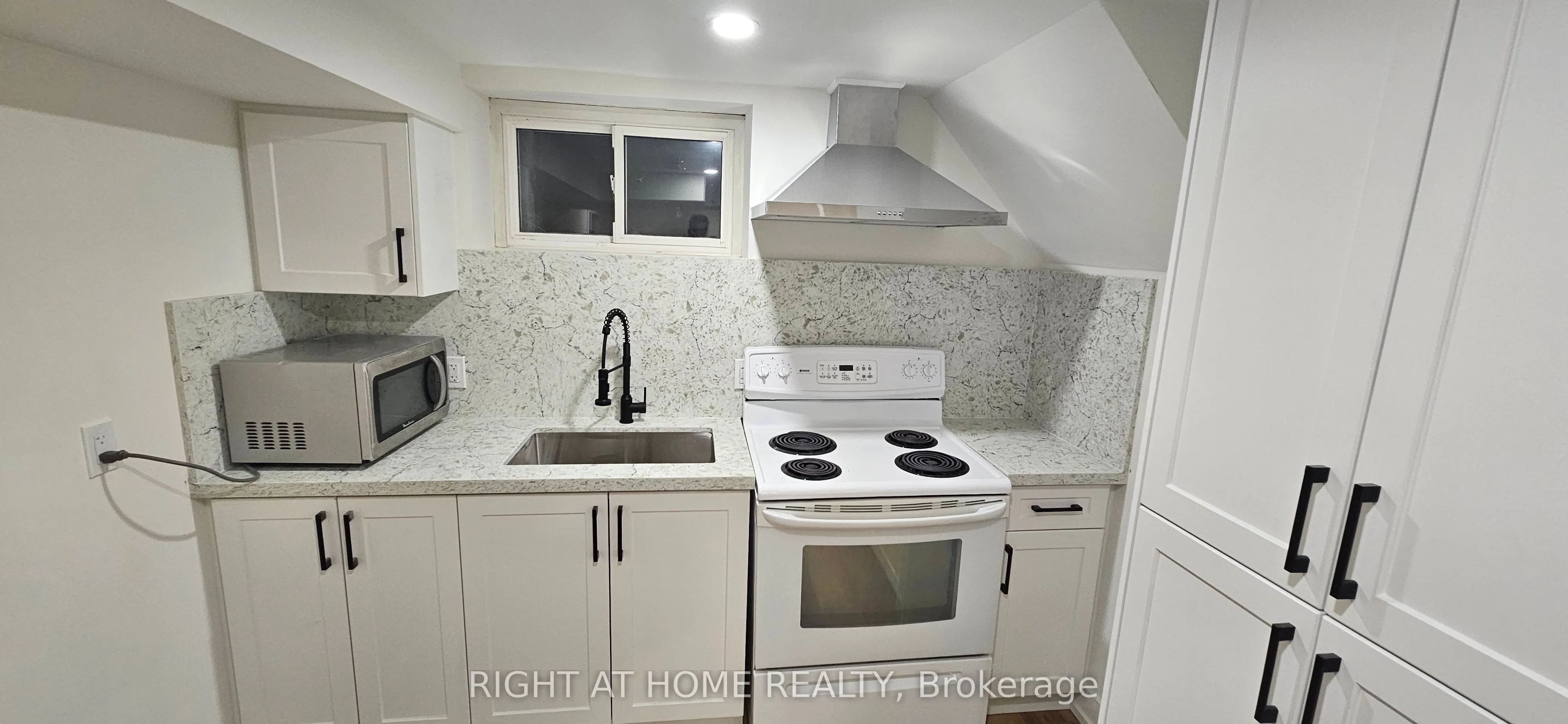 38 Jasper Drive, #lower level