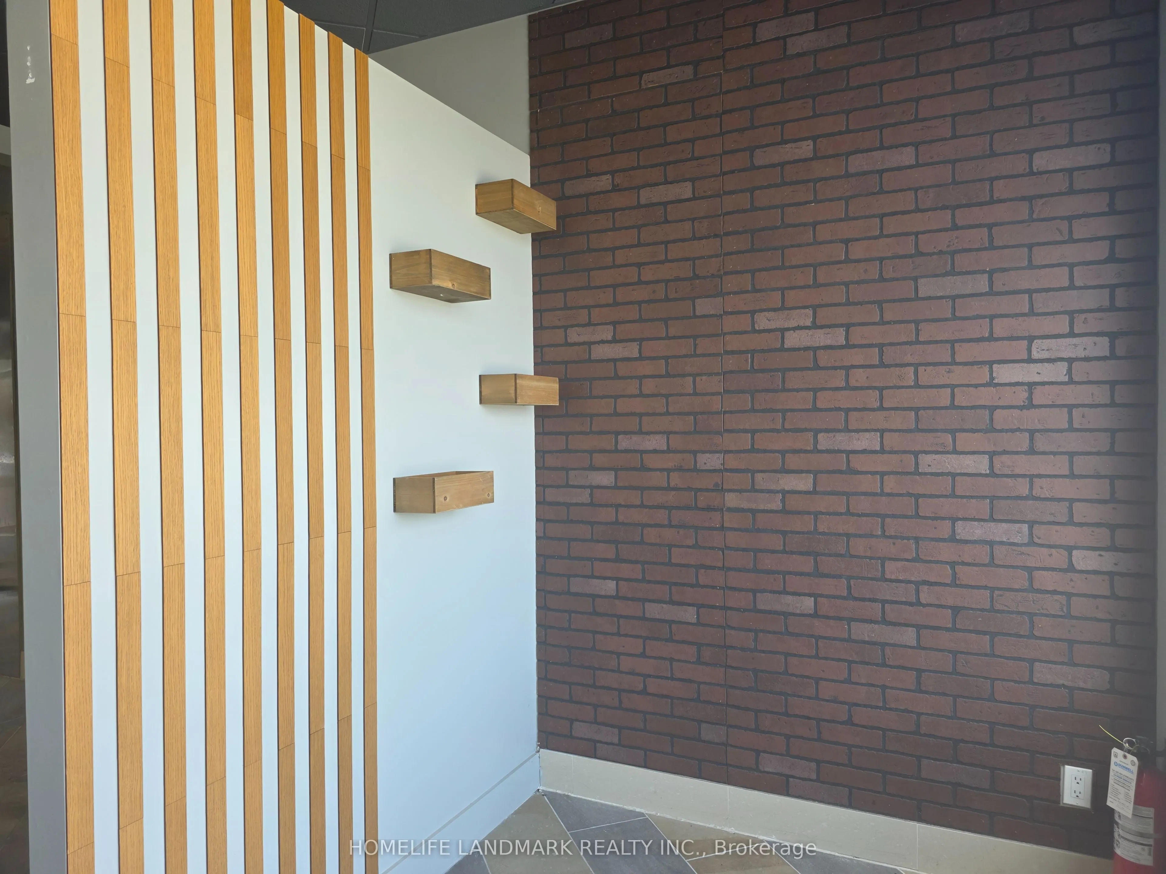 10066 Bayview Avenue, #05