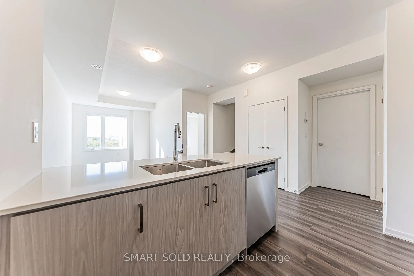 140 Honeycrisp Crescent, #287