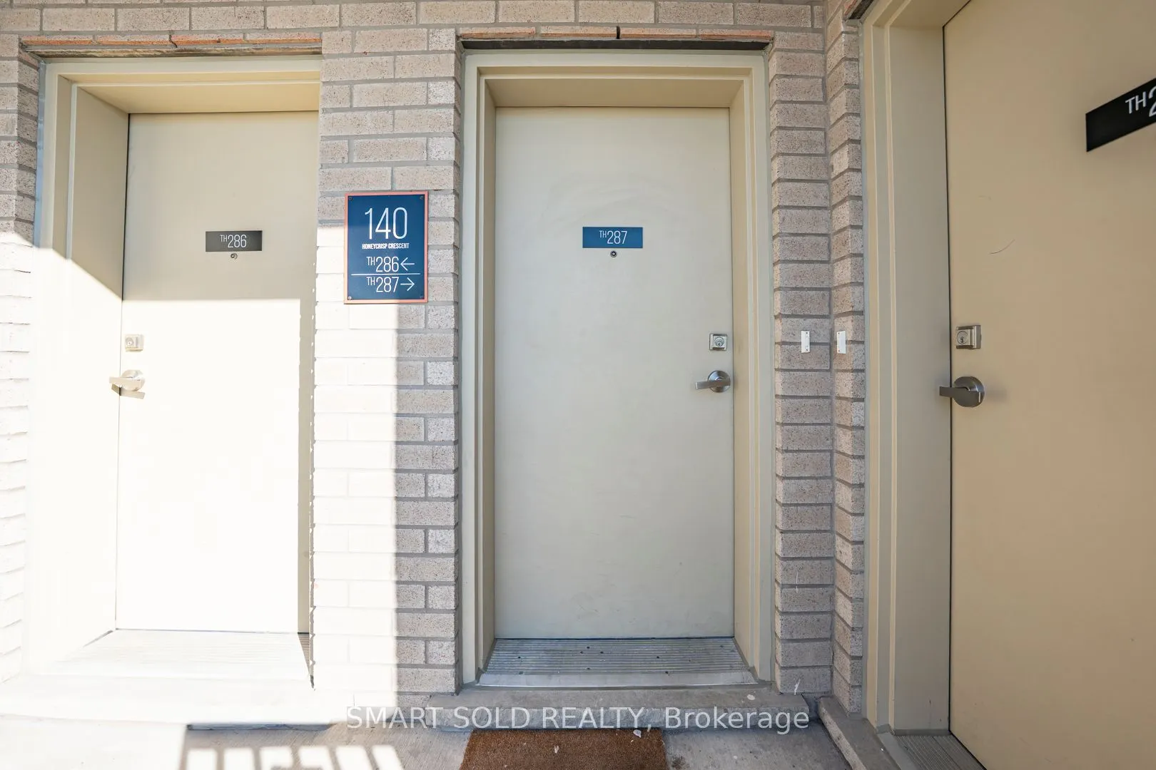 140 Honeycrisp Crescent, #287