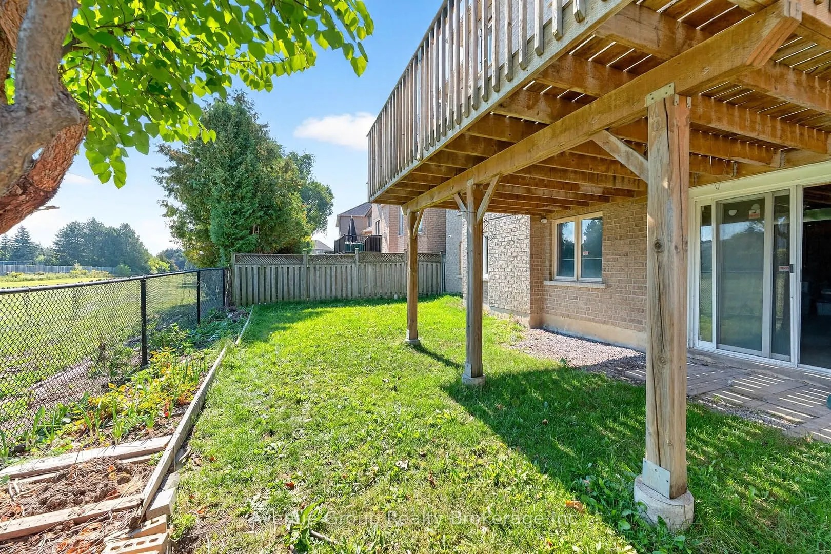 17 Adastra Crescent
