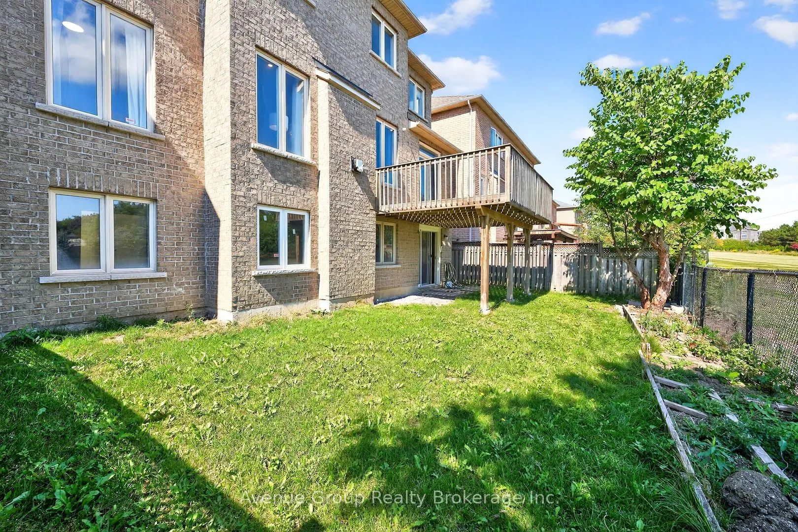 17 Adastra Crescent