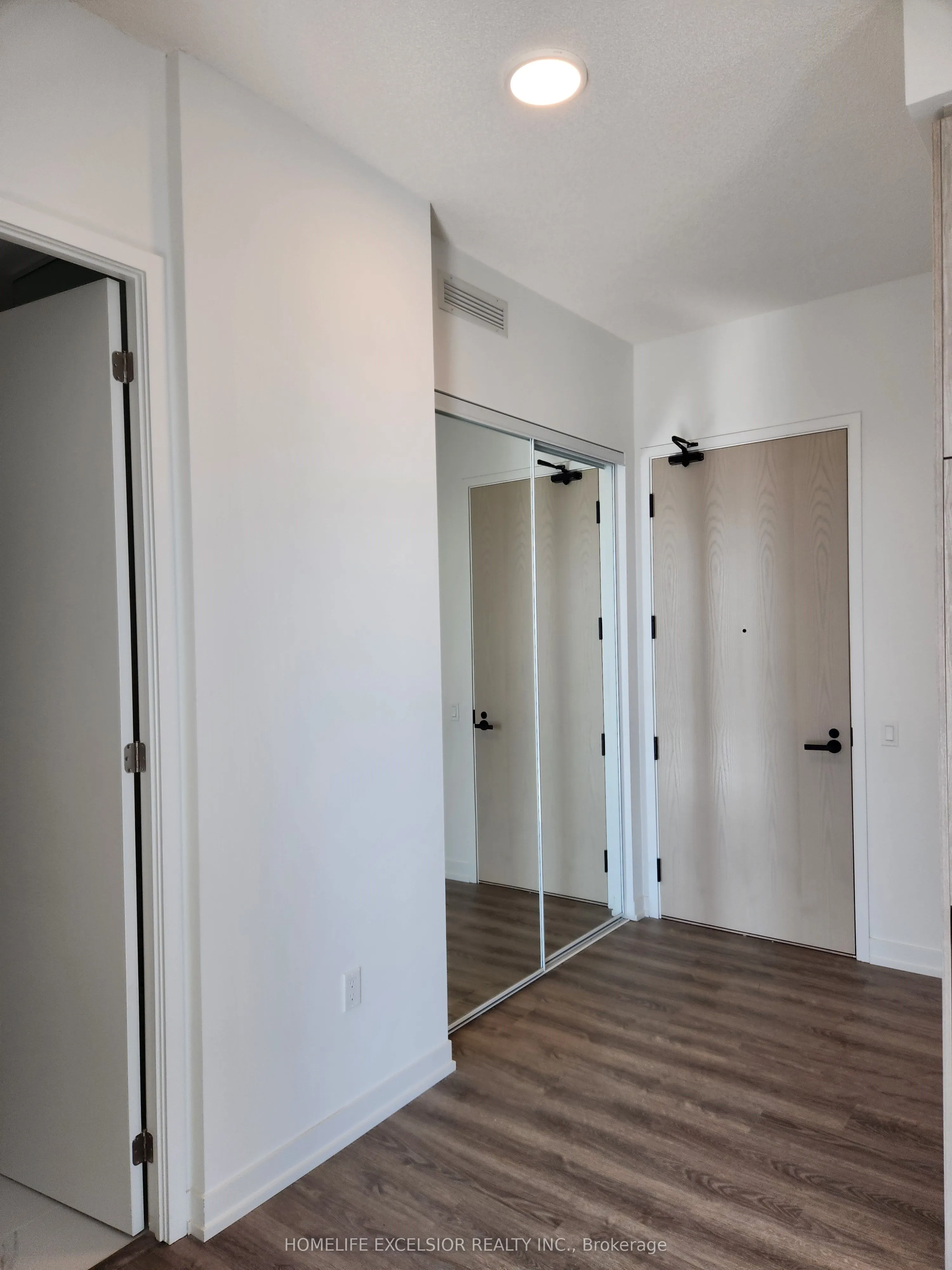 195 commerce Street, #806