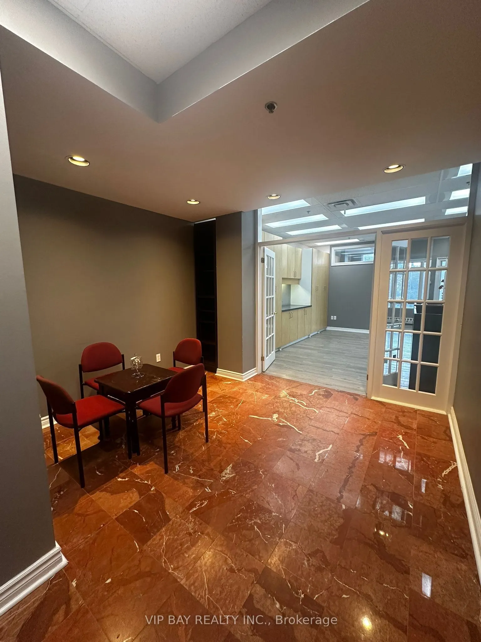 7368 Yonge Street, #201
