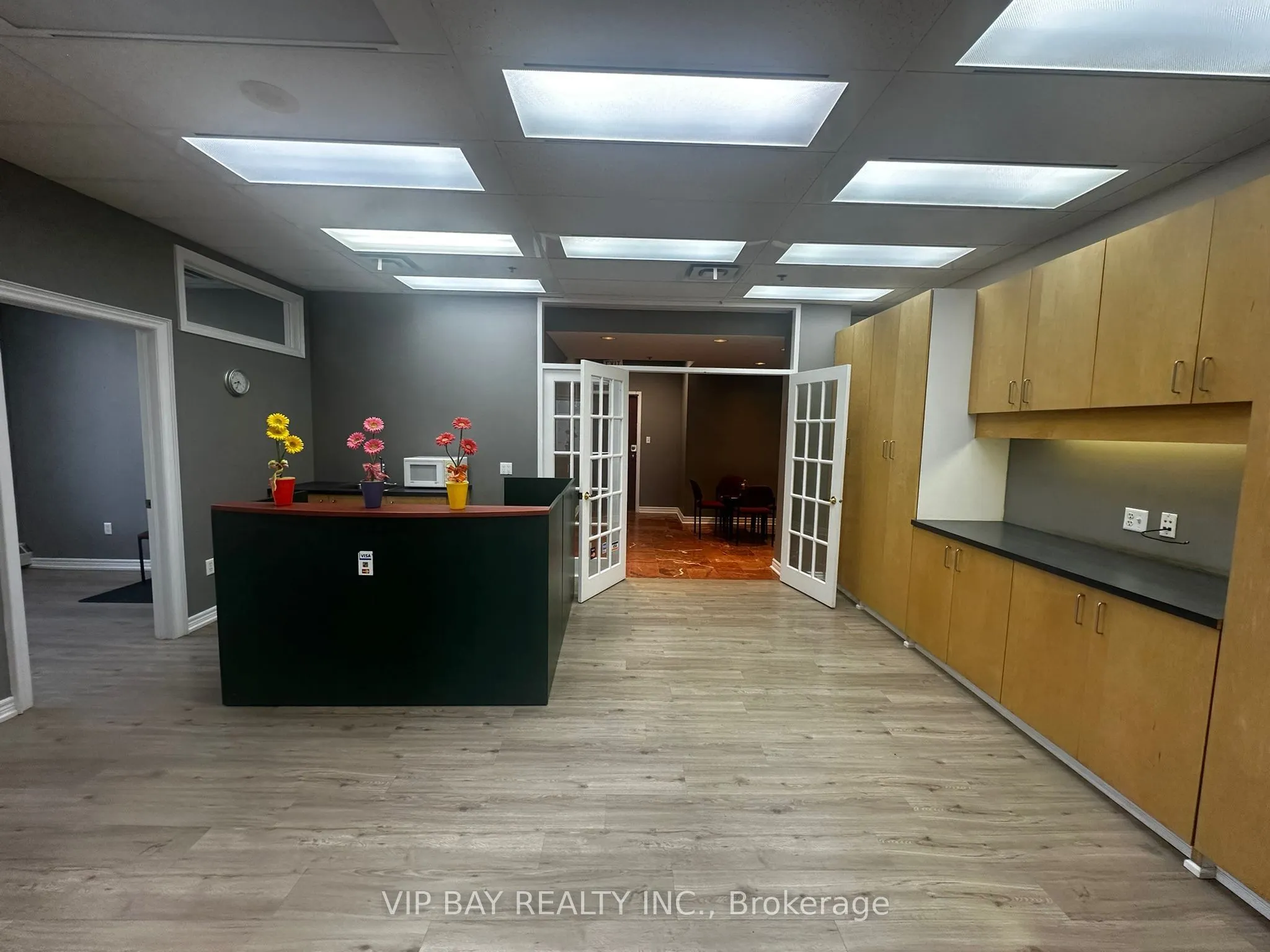 7368 Yonge Street, #201