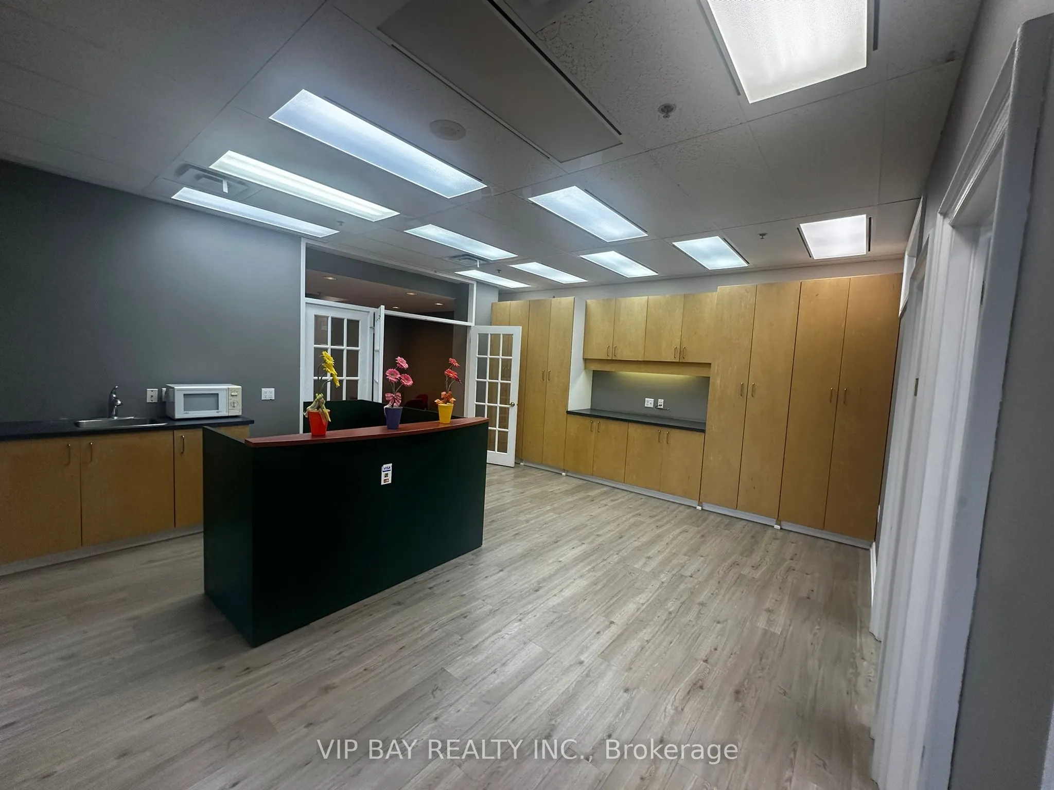 7368 Yonge Street, #201