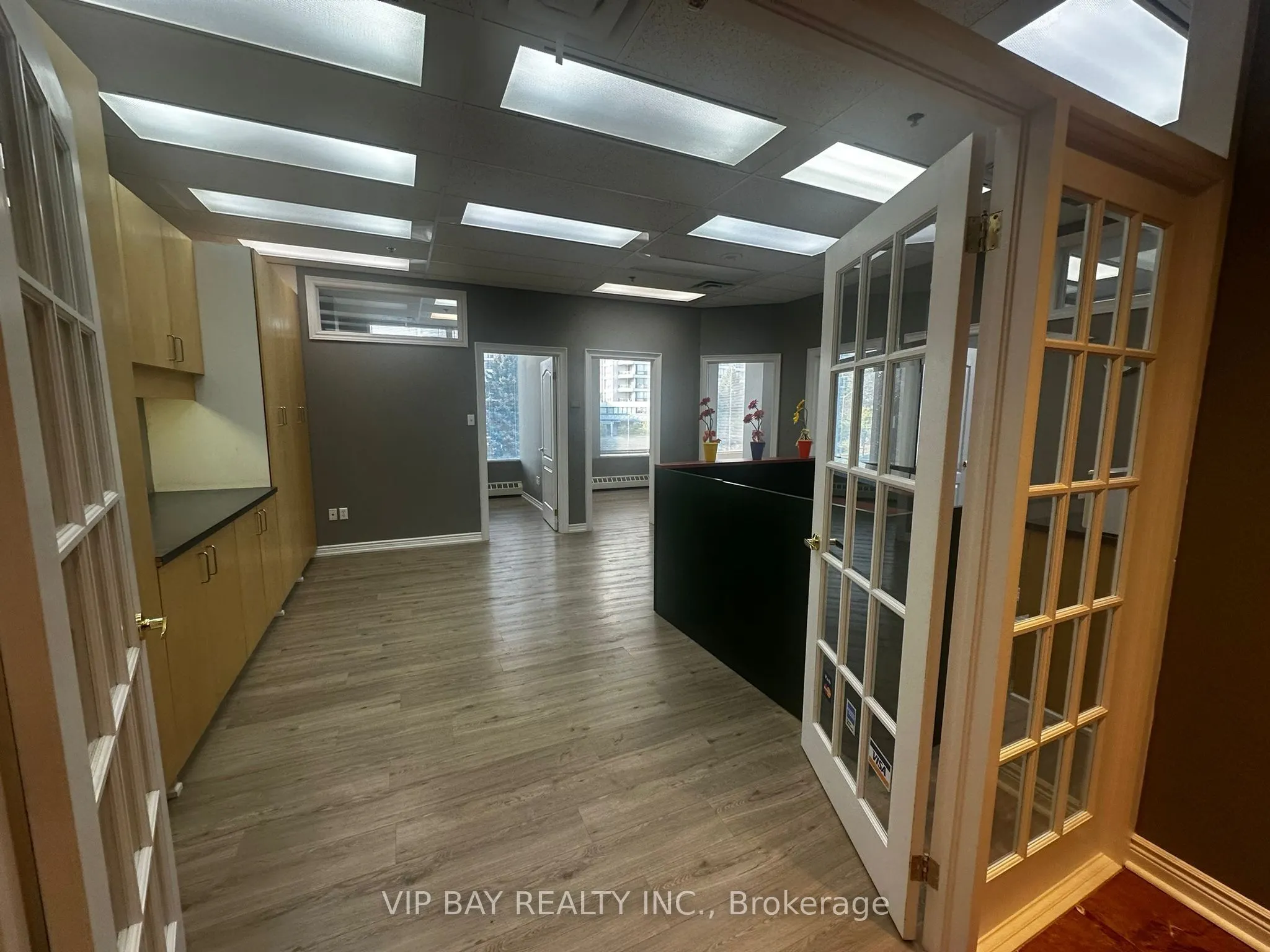 7368 Yonge Street, #201