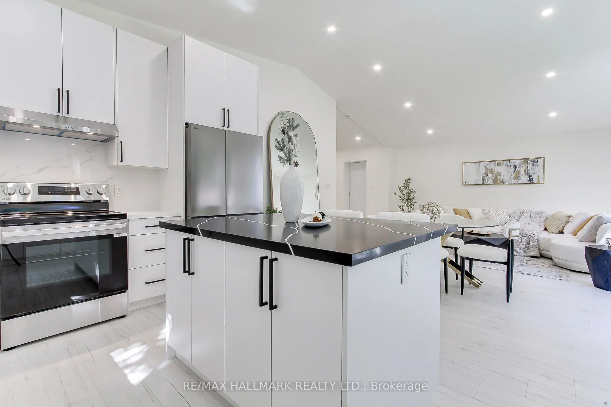 25 Knowles Crescent