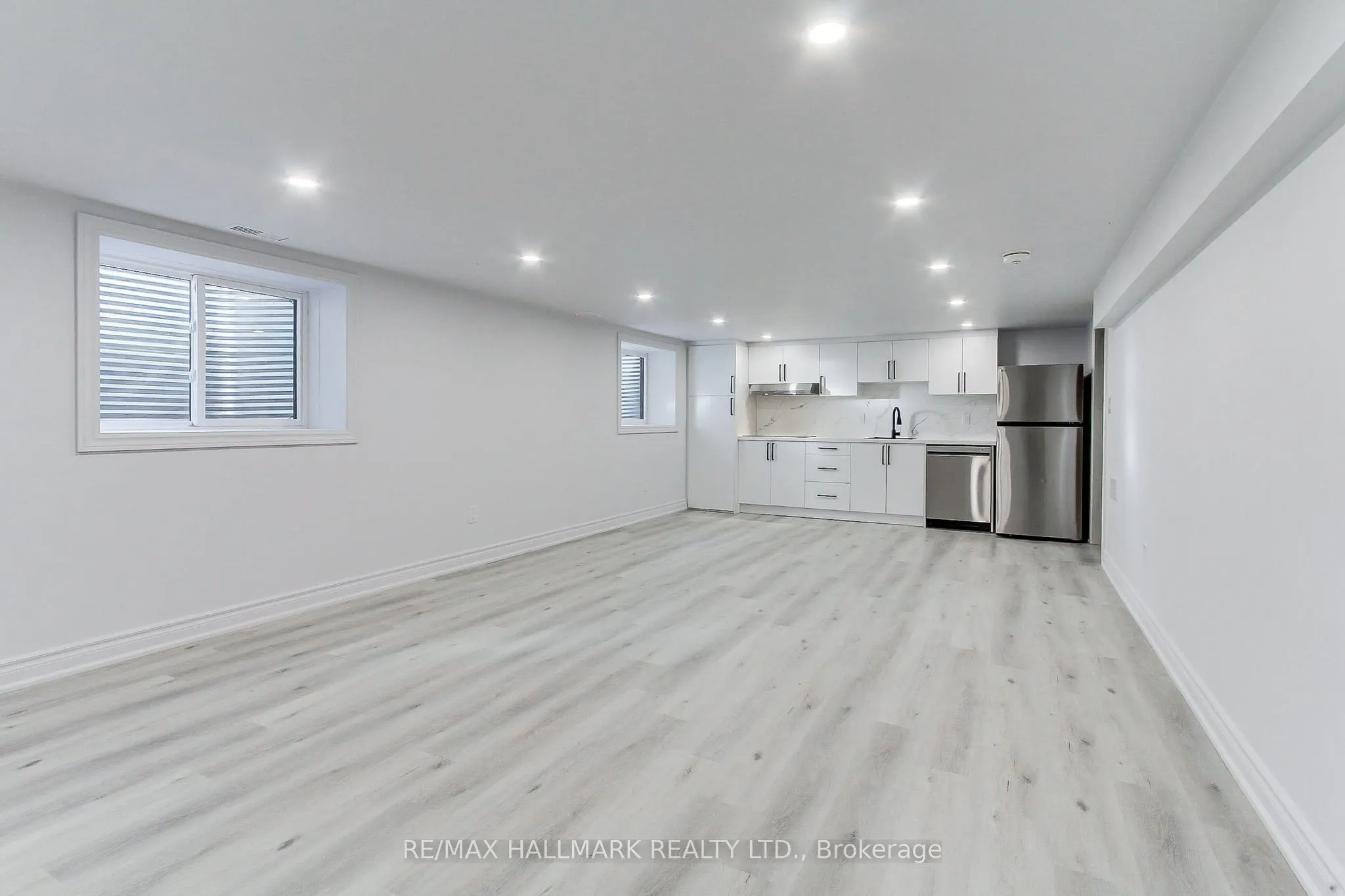25 Knowles Crescent