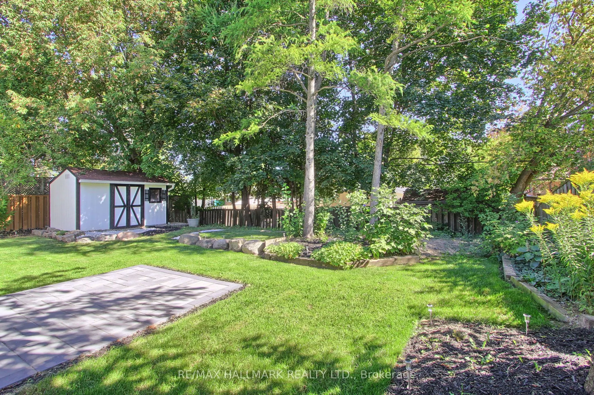 25 Knowles Crescent