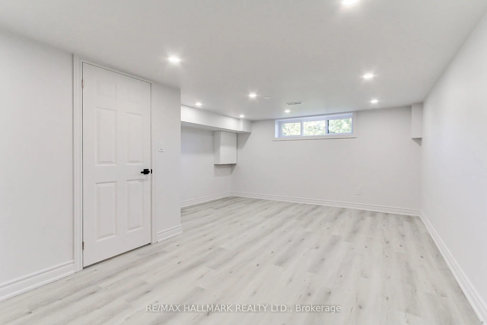 25 Knowles Crescent