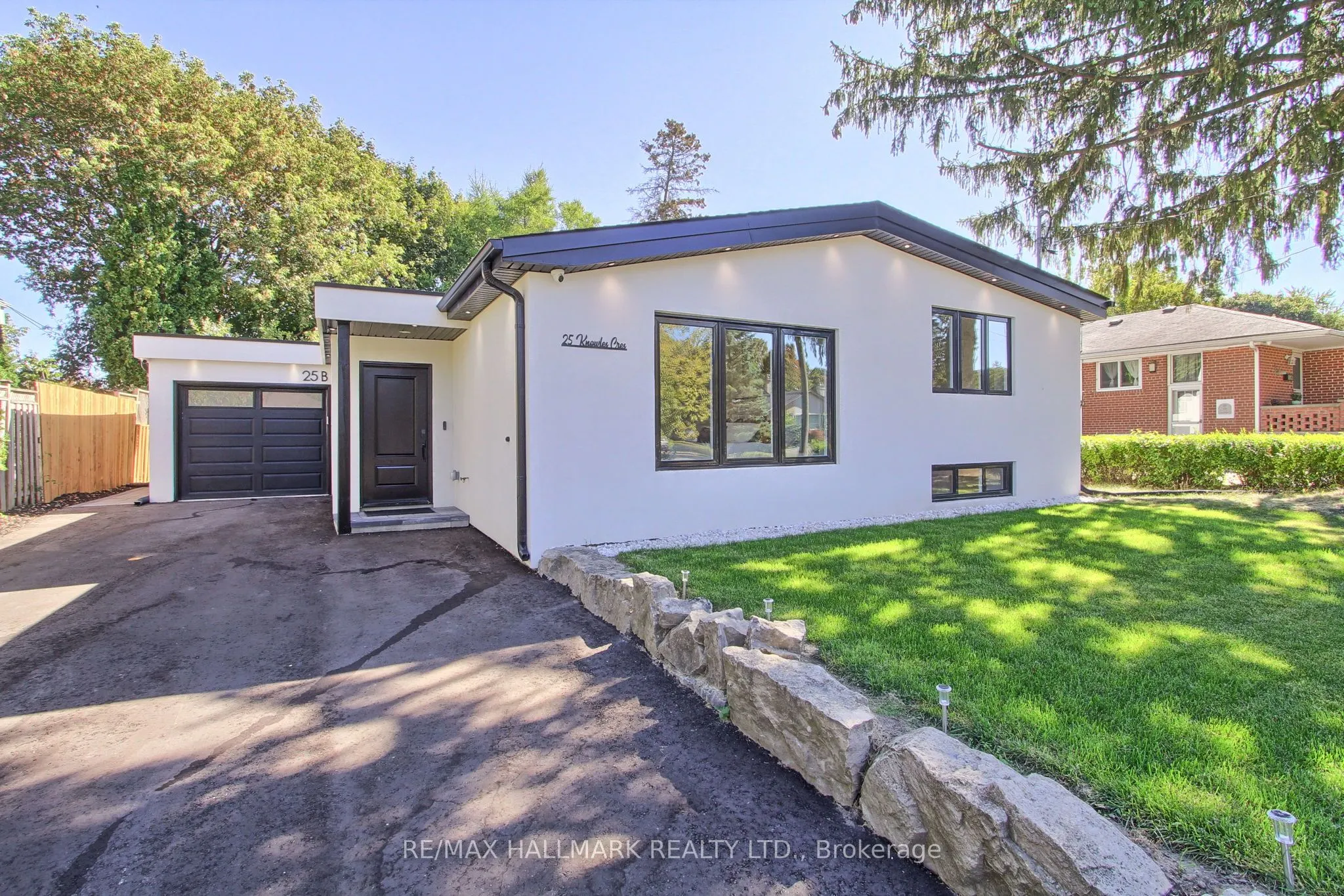 25 Knowles Crescent